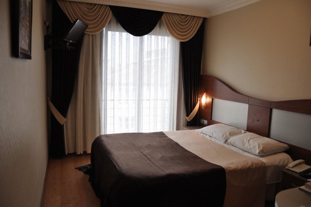 Martin City Hotel