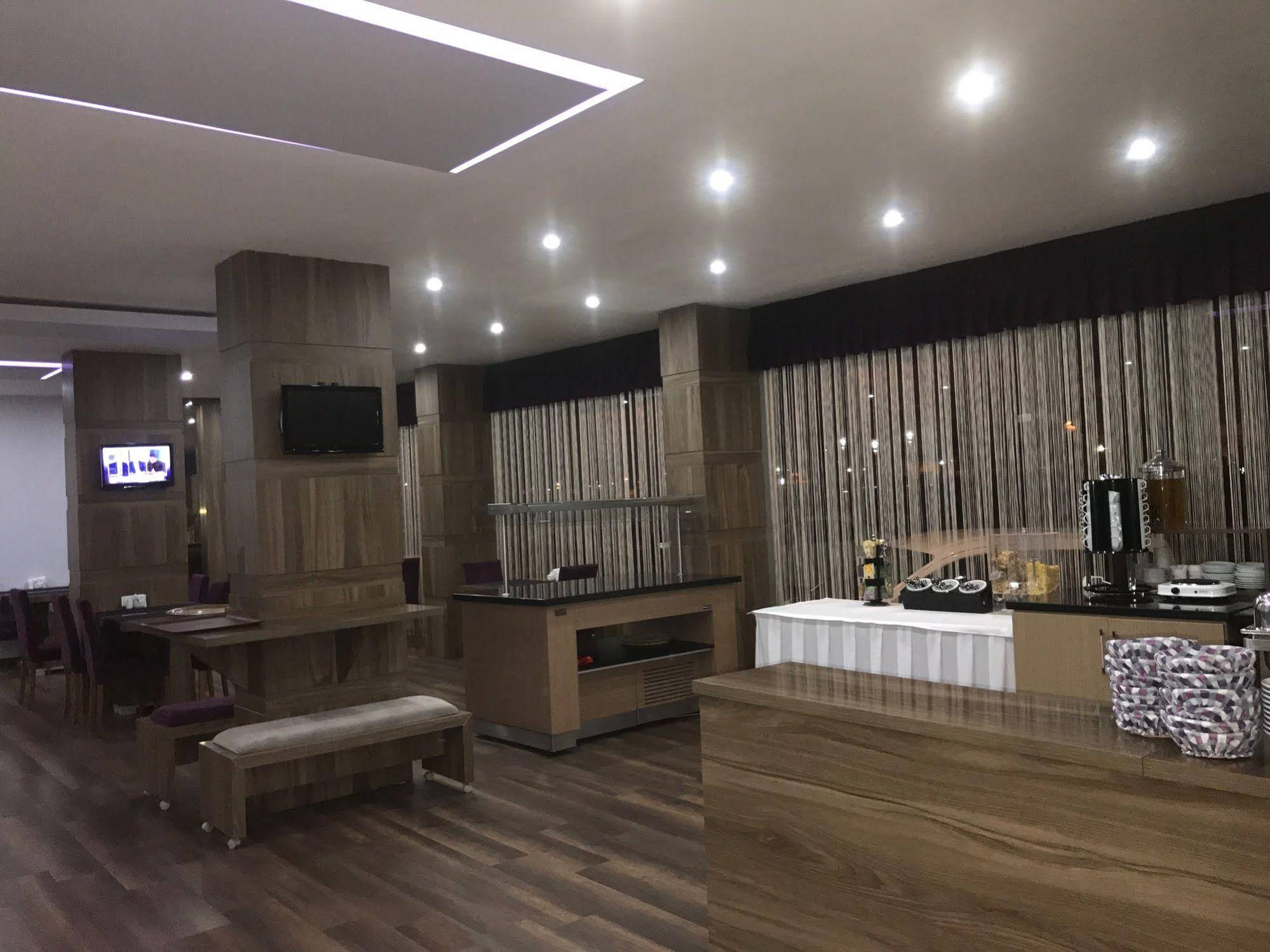 Hande Hotel