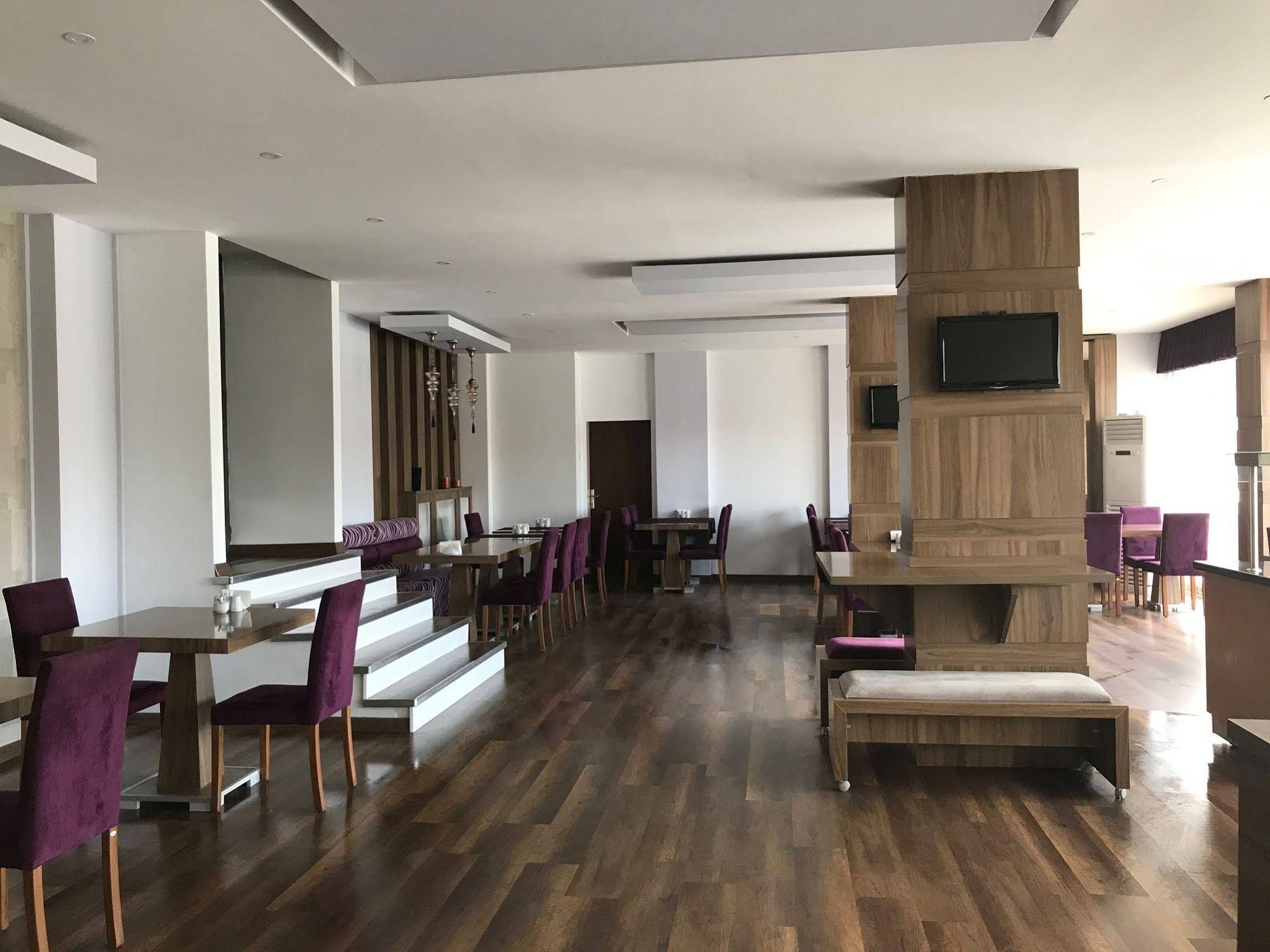 Hande Hotel