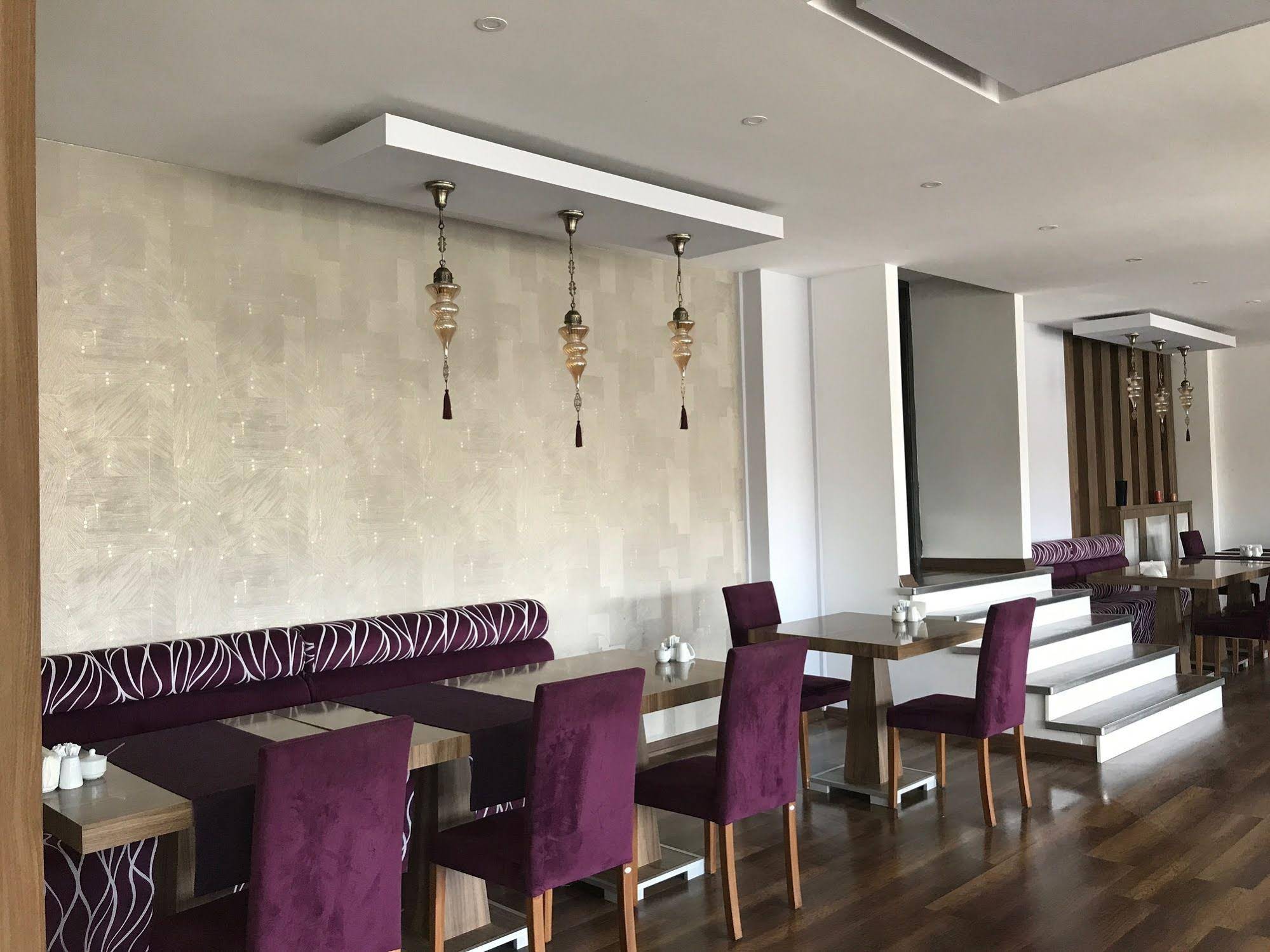 Hande Hotel