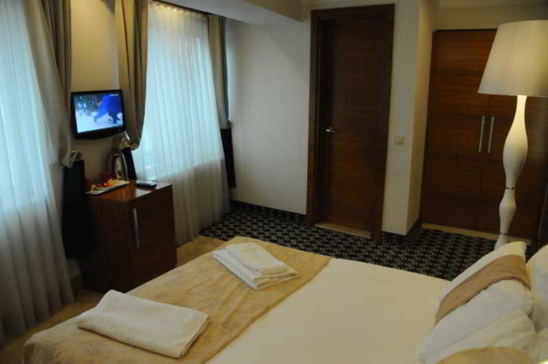 Lion City Hotel