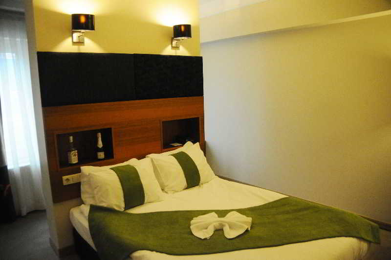 Lion City Hotel
