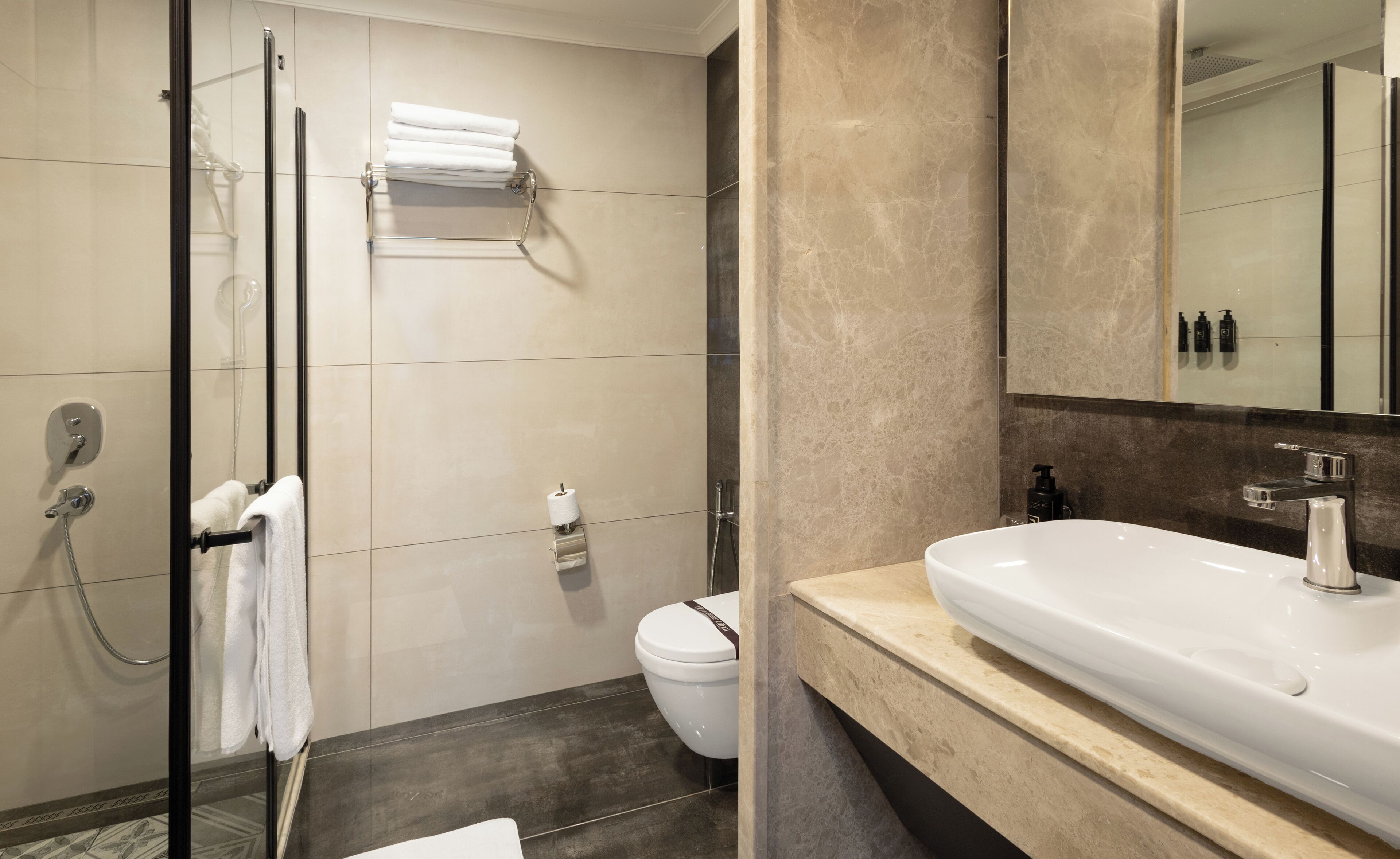 Lilium Hotel & Suites