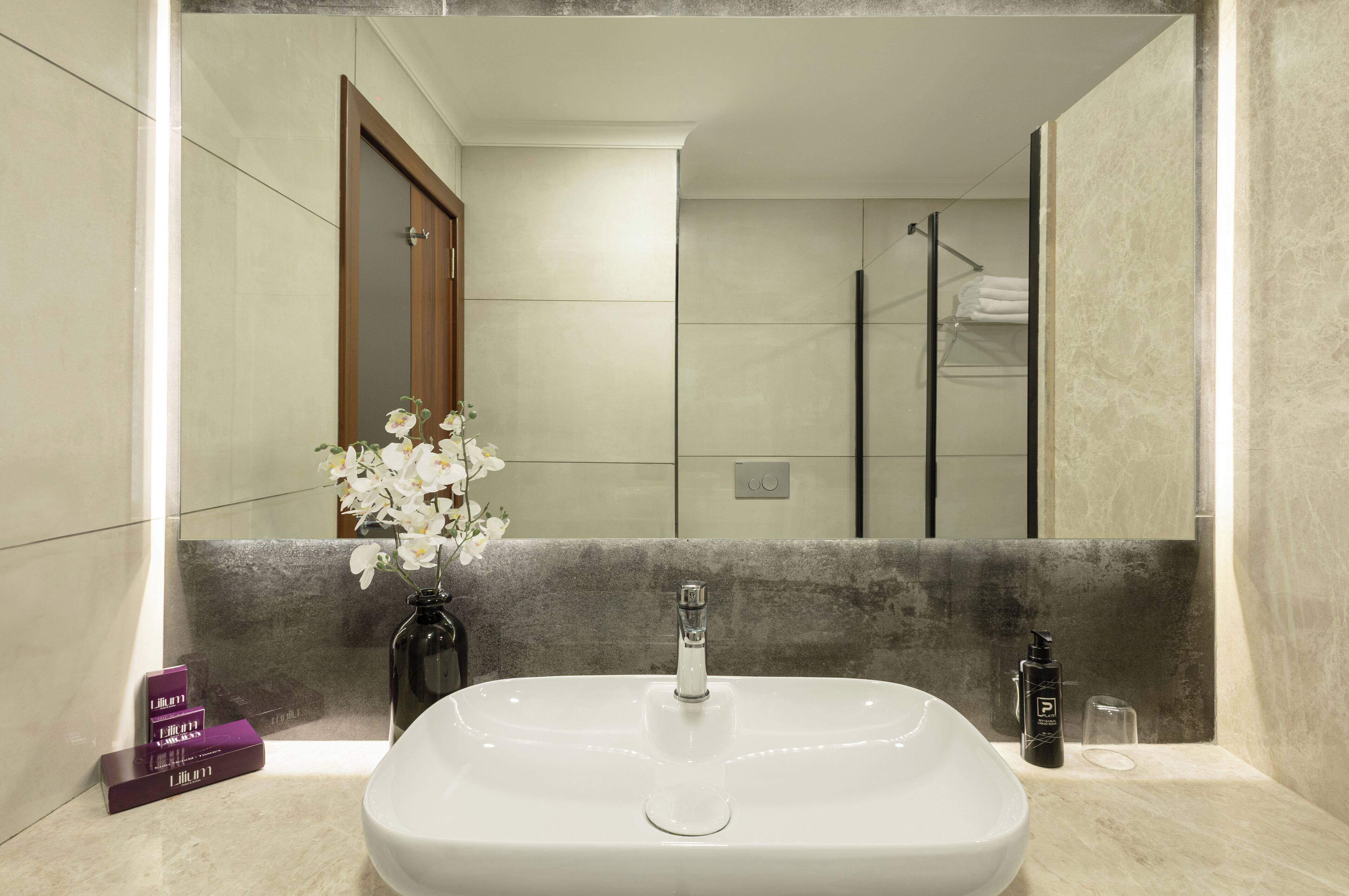 Lilium Hotel & Suites
