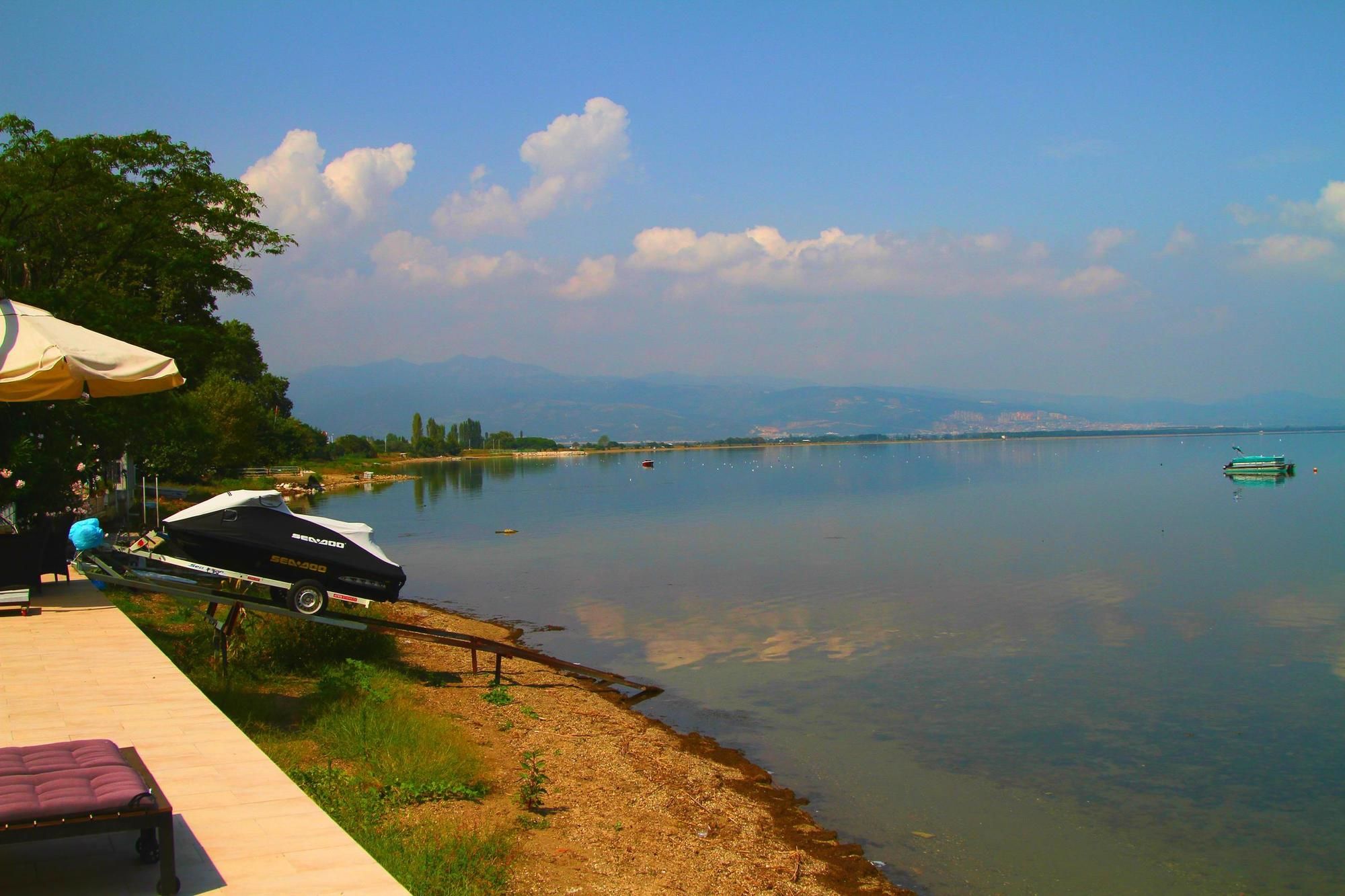 Villa Lake Paradise