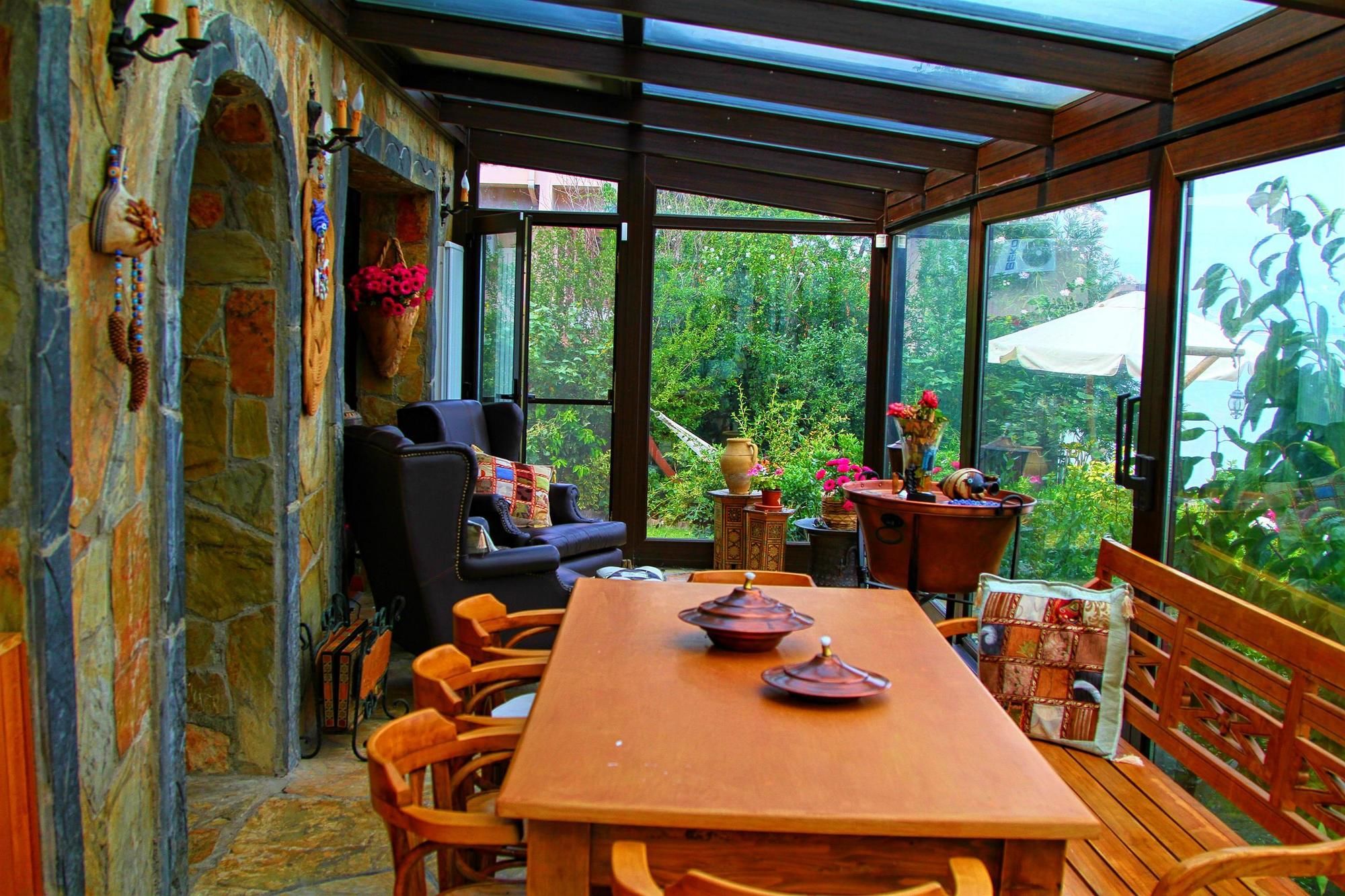 Villa Lake Paradise