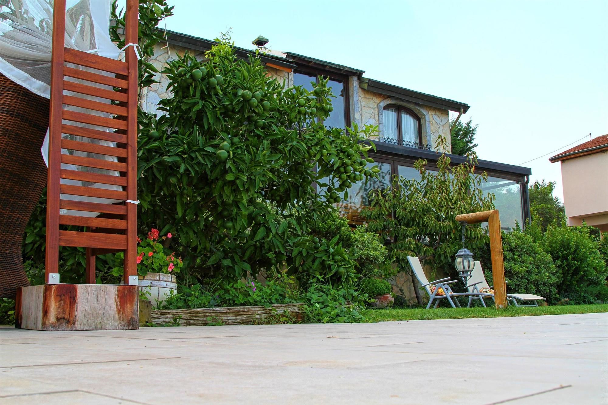 Villa Lake Paradise