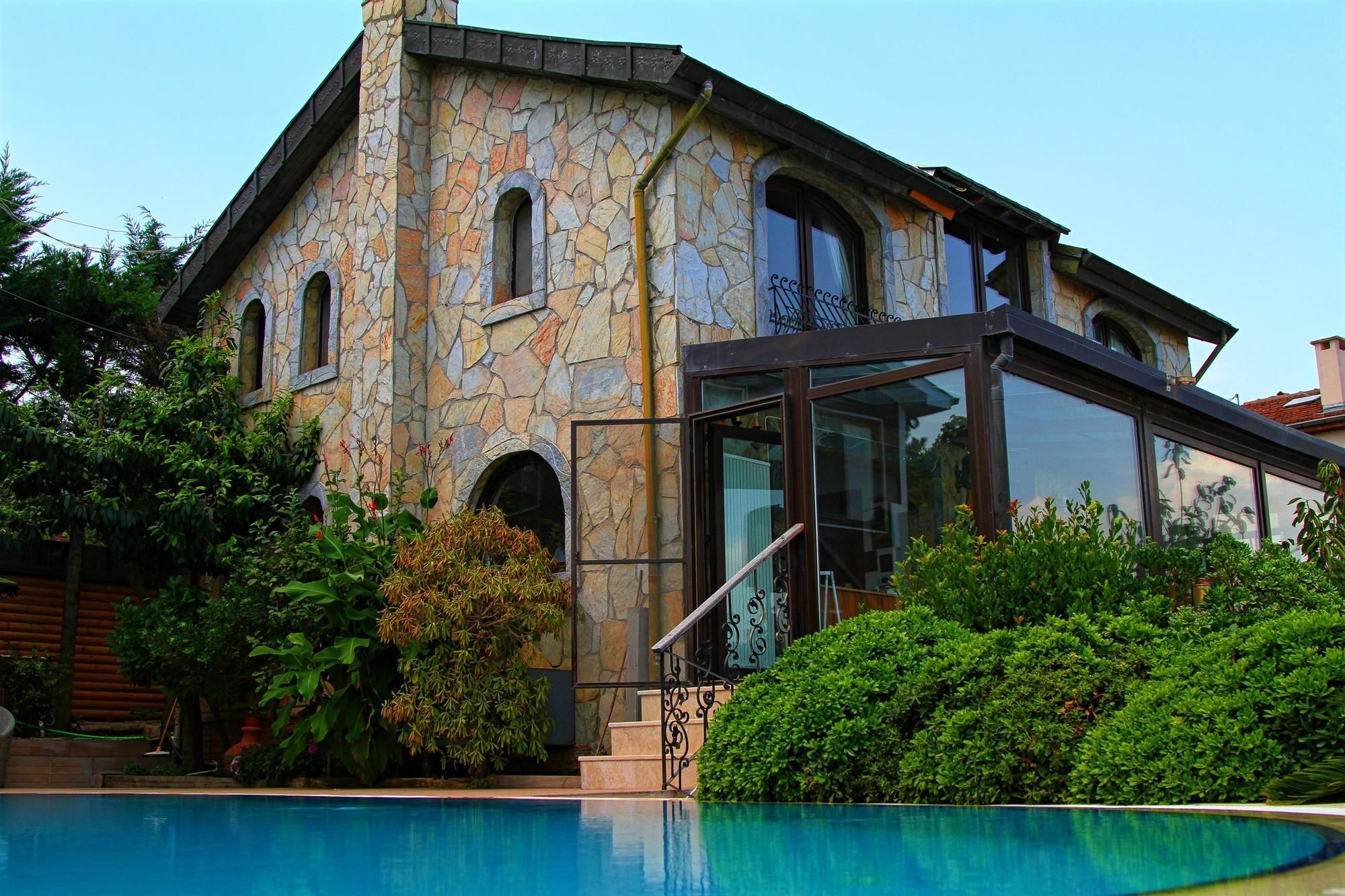 Villa Lake Paradise
