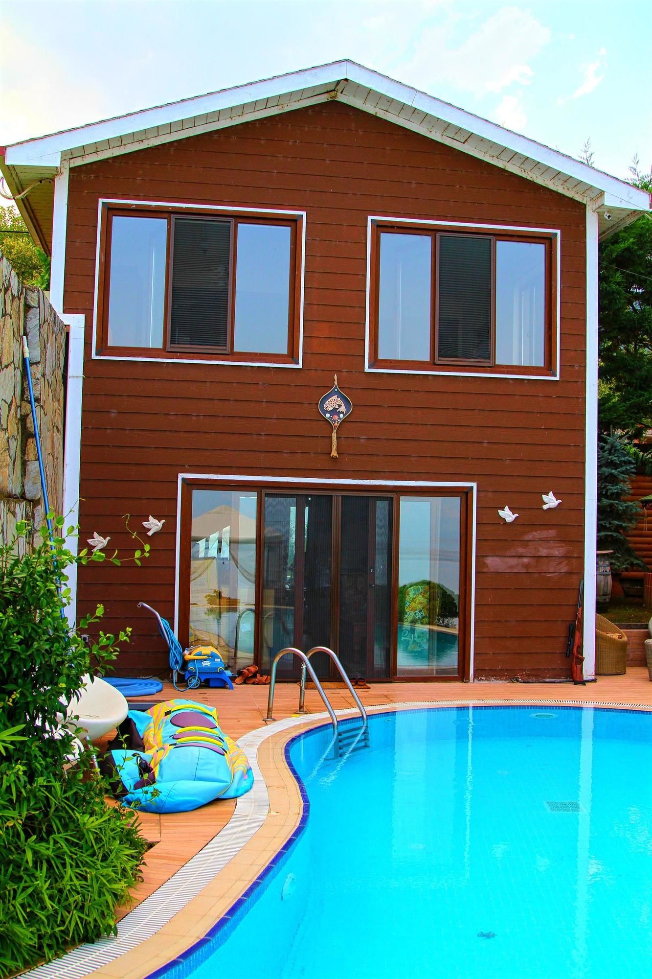 Villa Lake Paradise