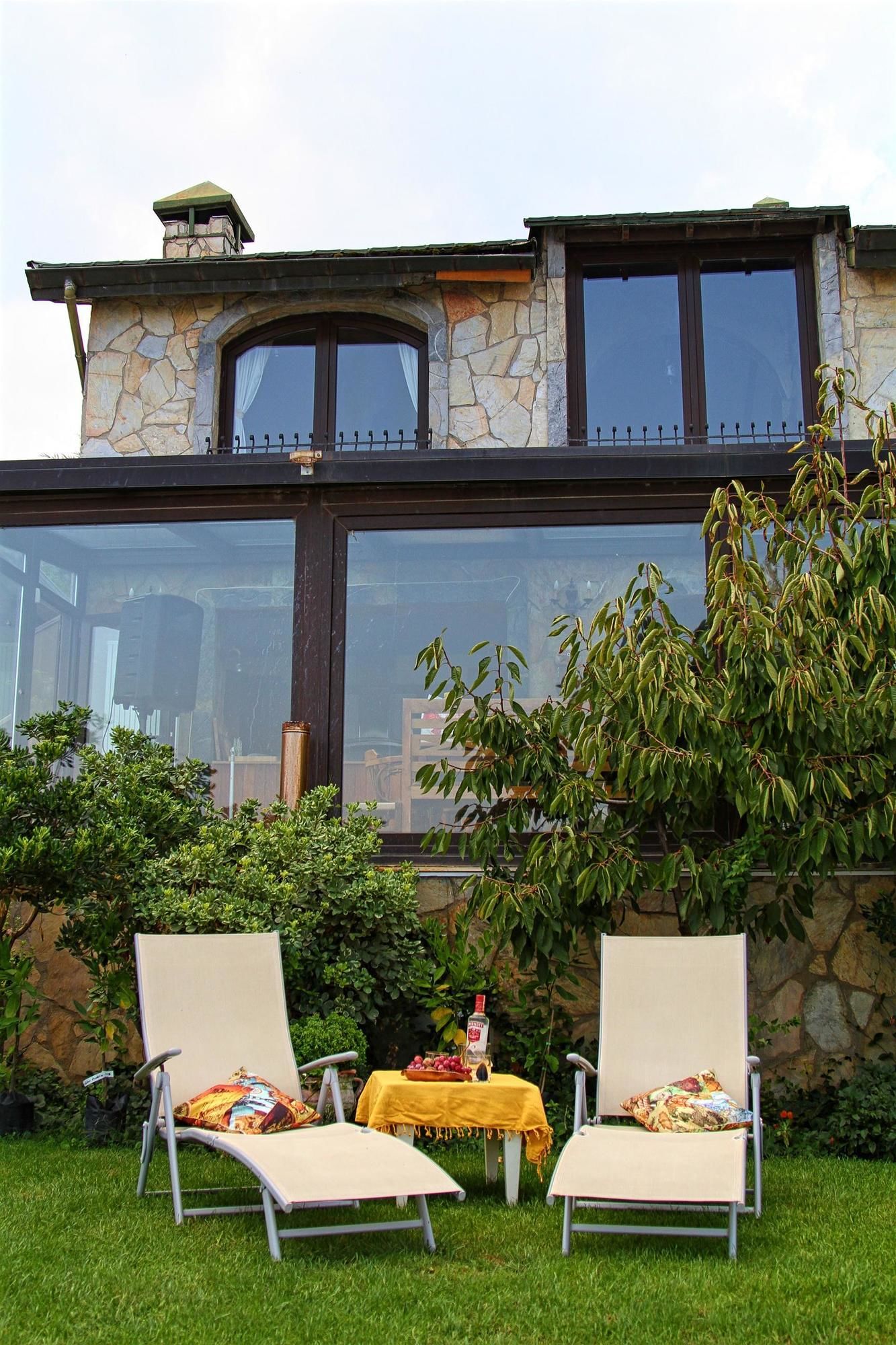 Villa Lake Paradise
