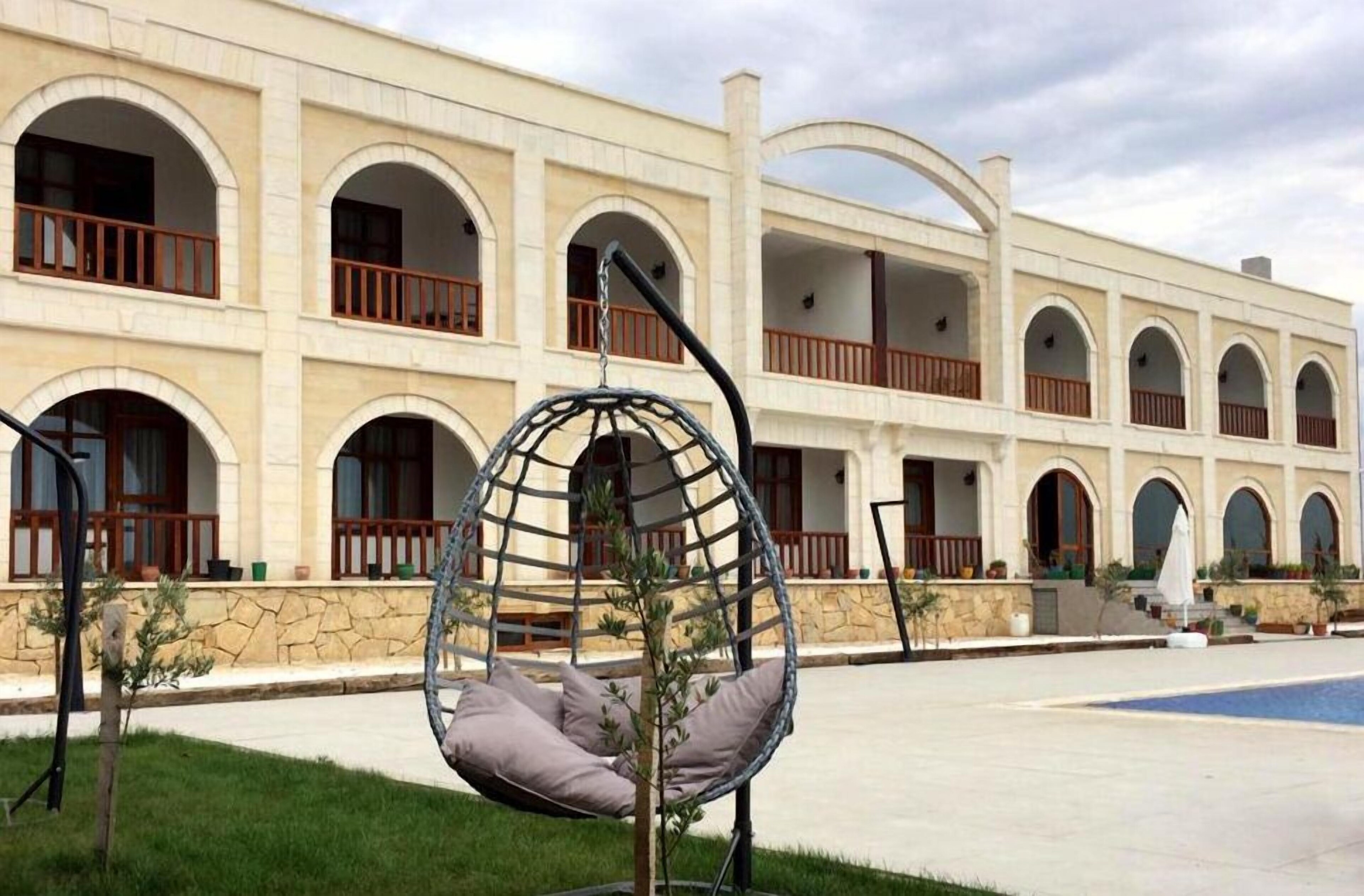 Vinum Otel & Tennis Courts By Edrine Vine