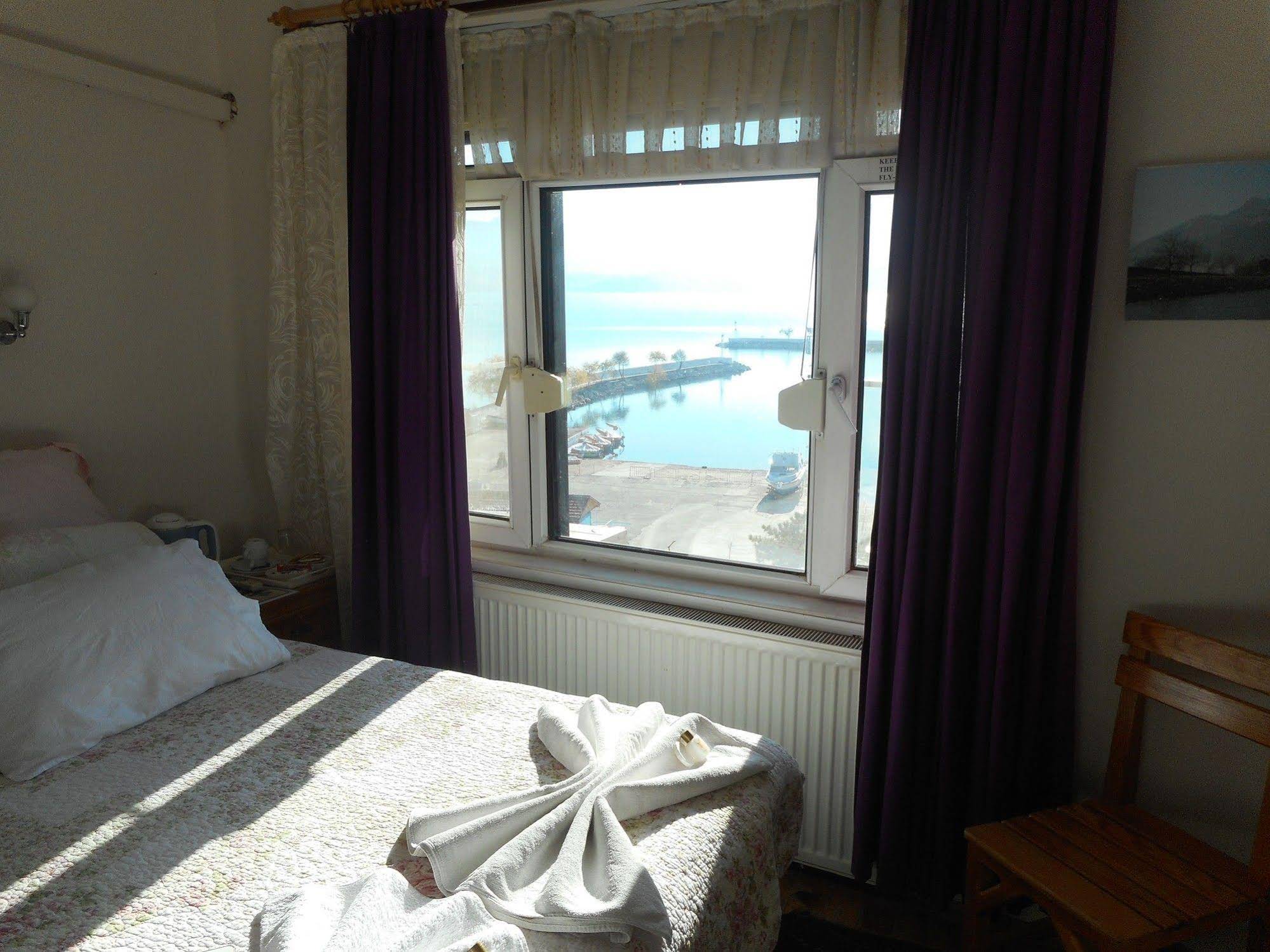 Lale Pension