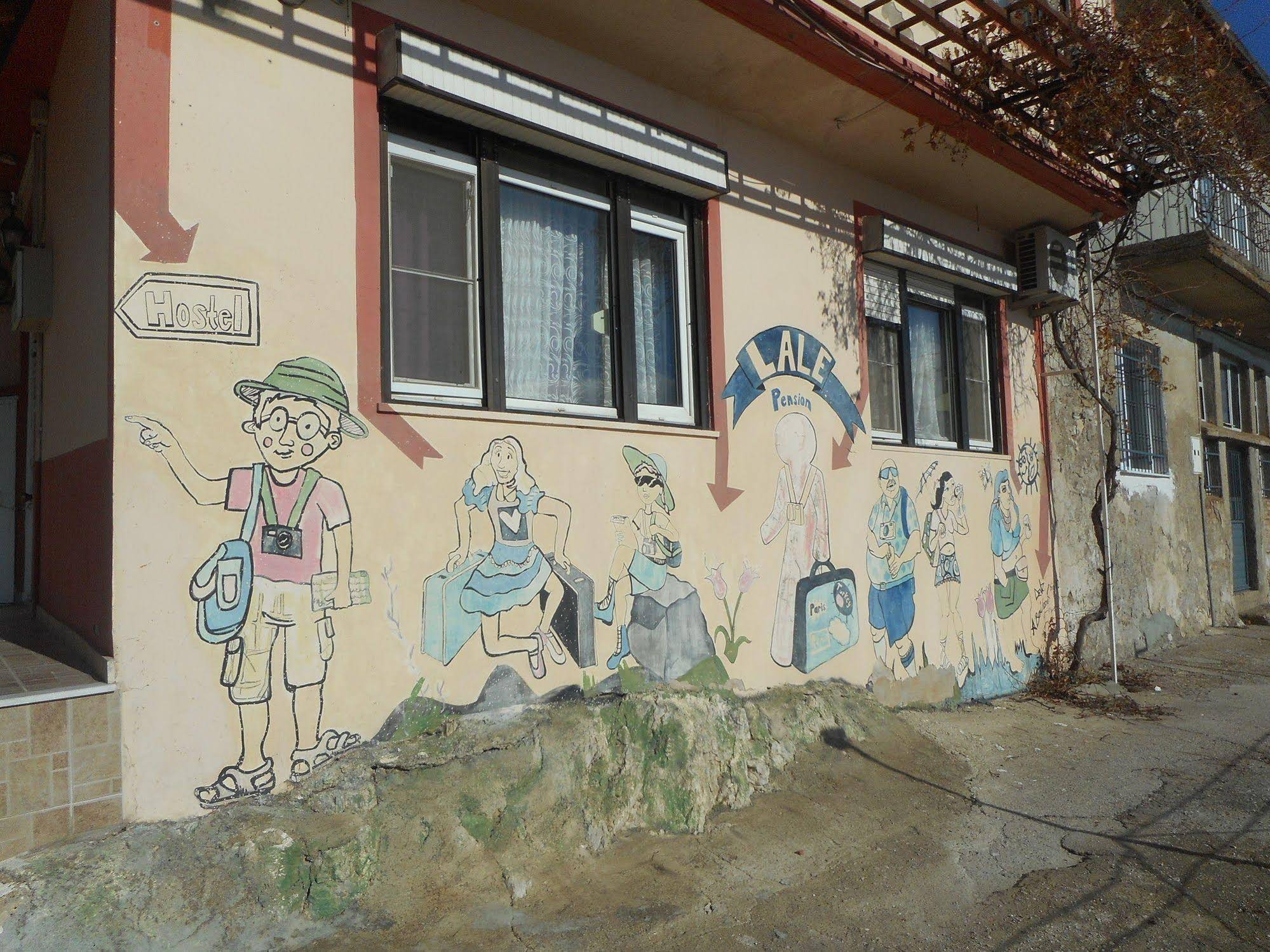 Lale Pension