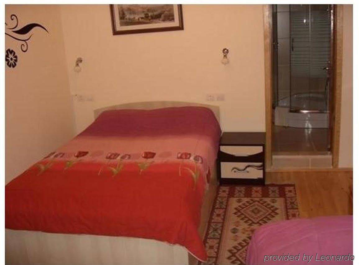 Lale Pension