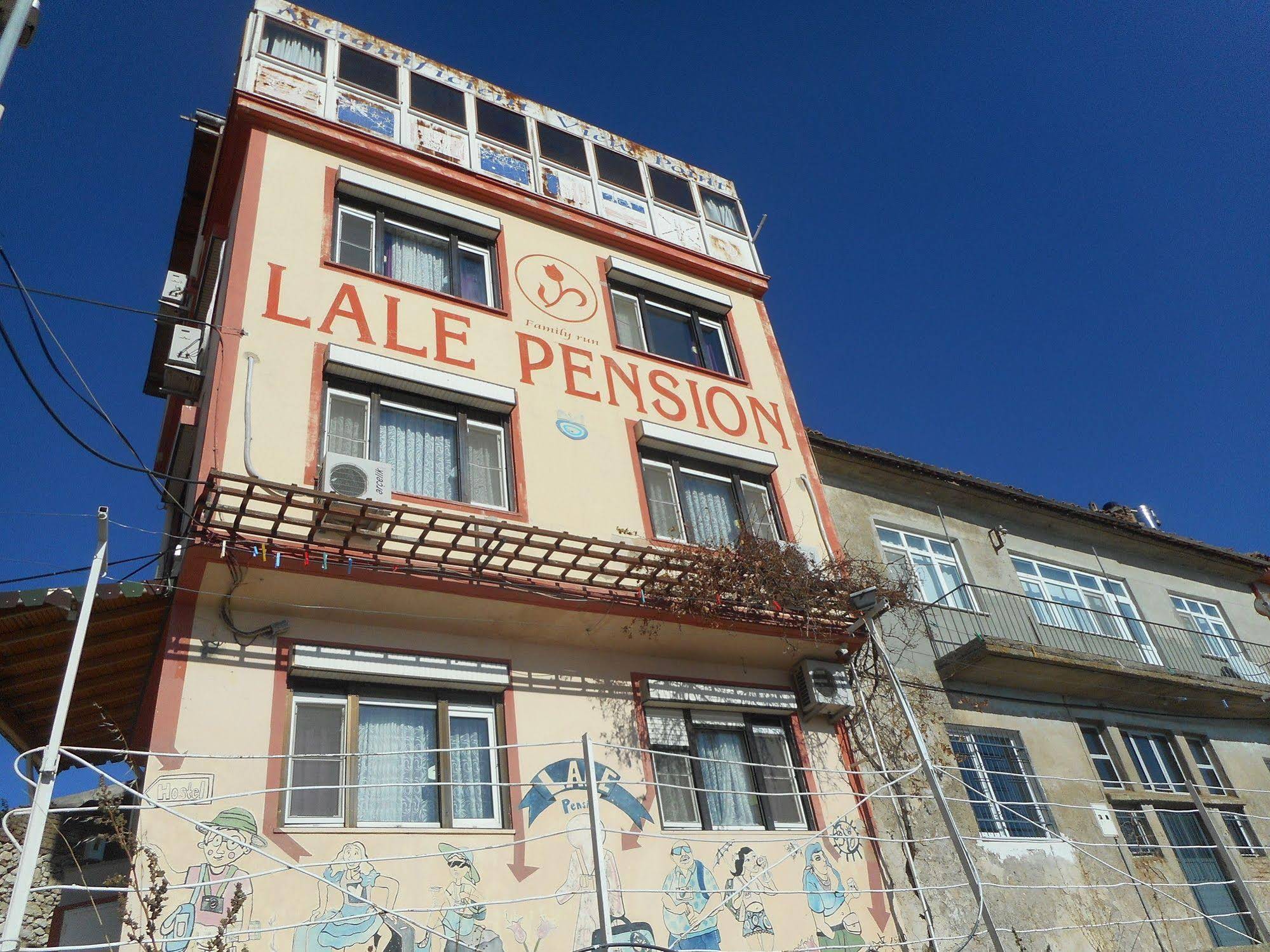 Lale Pension