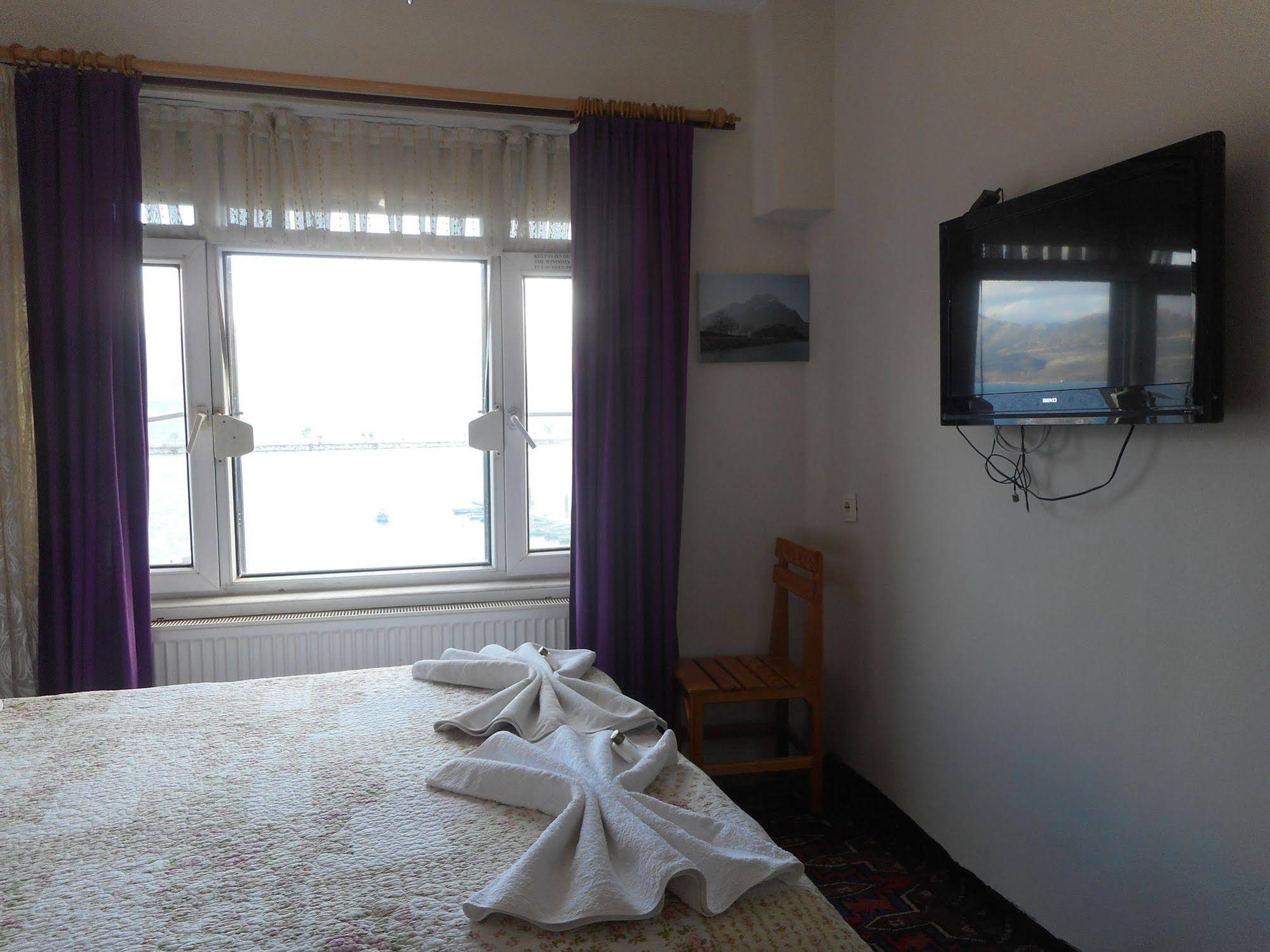 Lale Pension