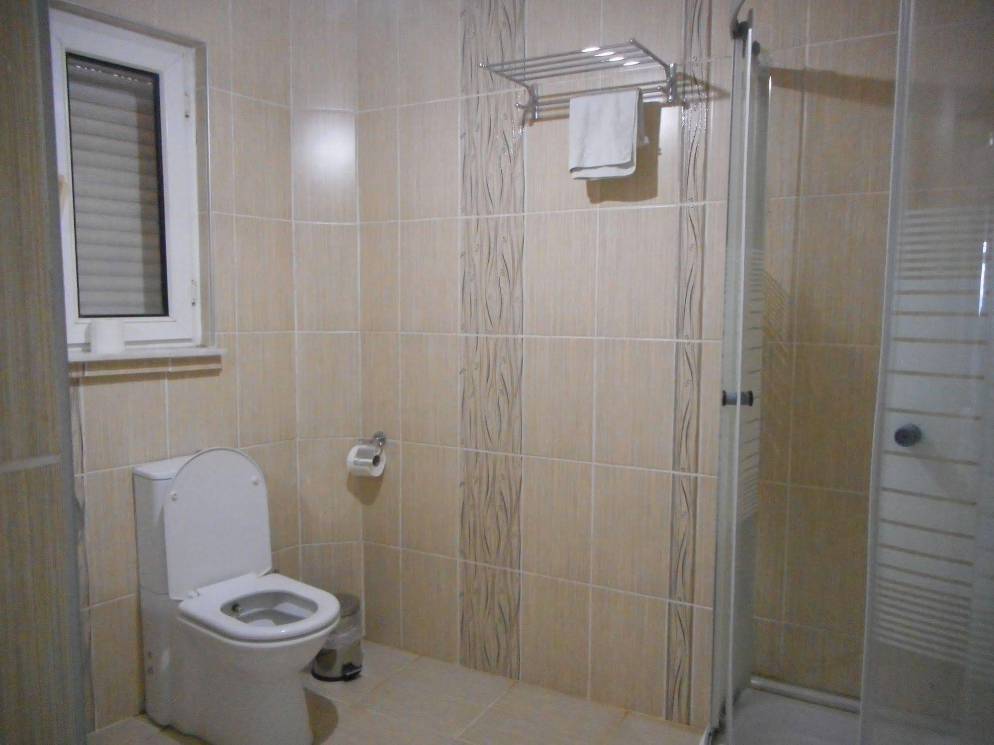 Lale Pension