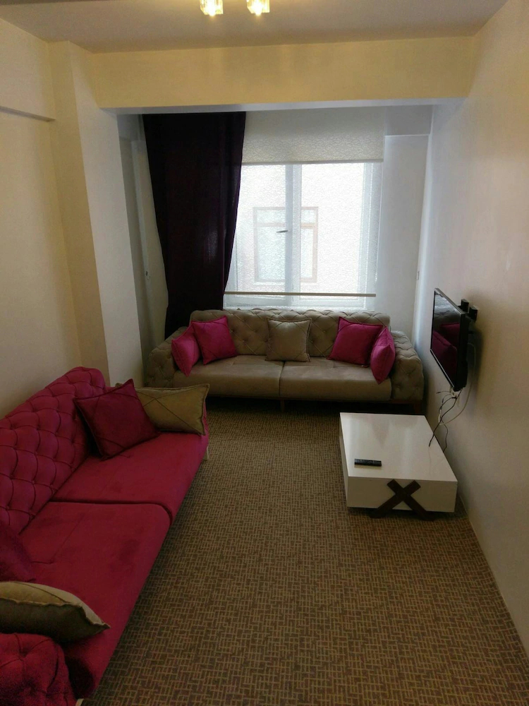White Suite & Apartments