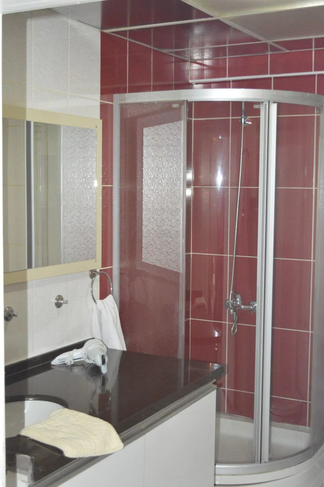 White Suite & Apartments