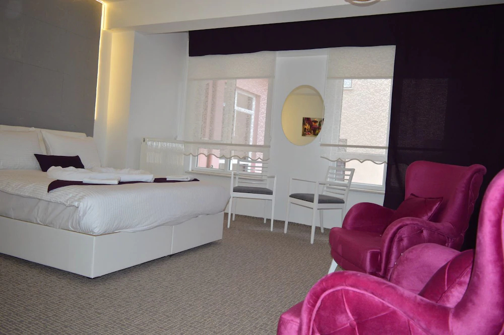 White Suite & Apartments
