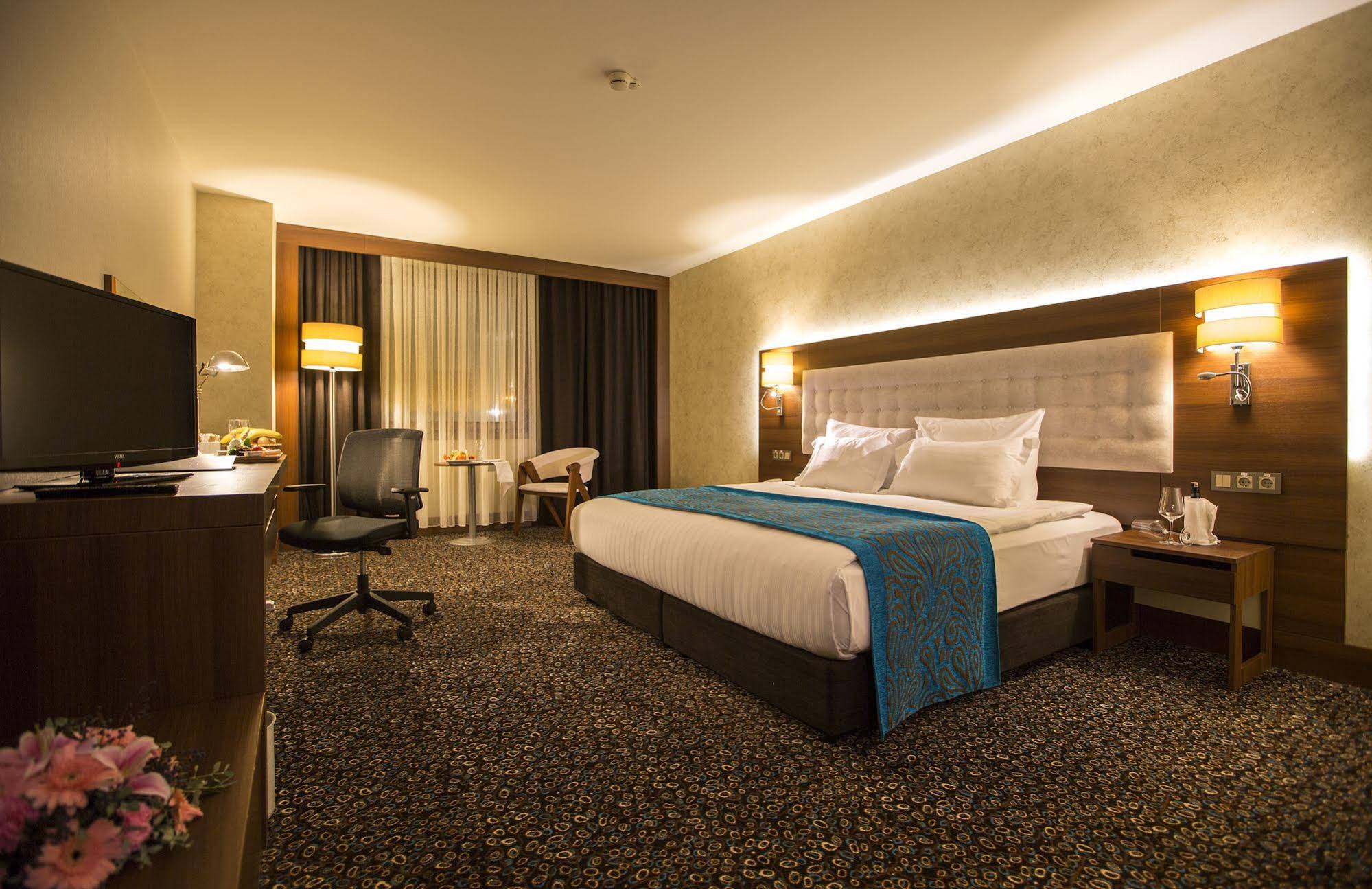 Teymur Continental Hotel & Convention Center