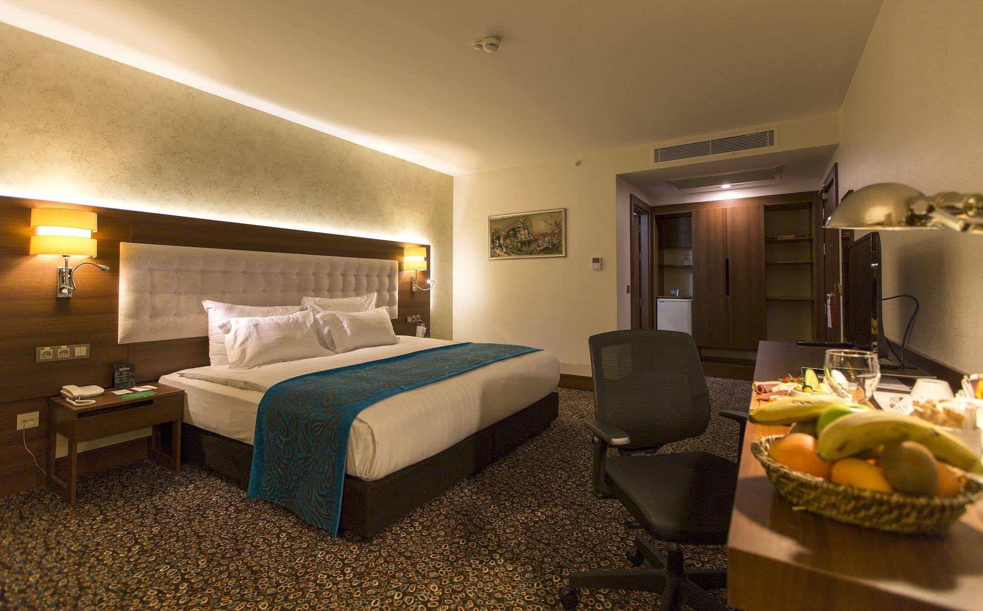 Teymur Continental Hotel & Convention Center