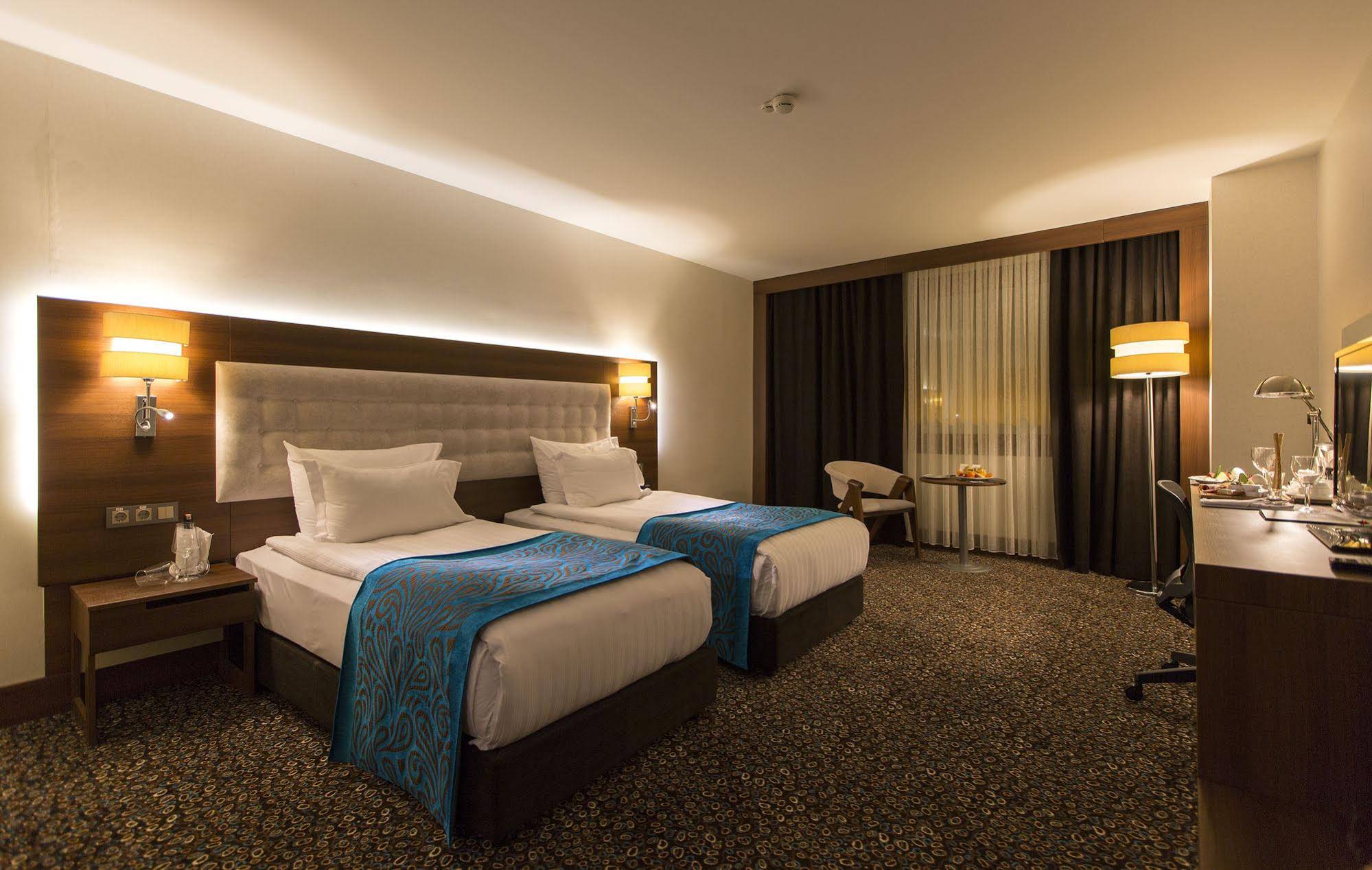 Teymur Continental Hotel & Convention Center