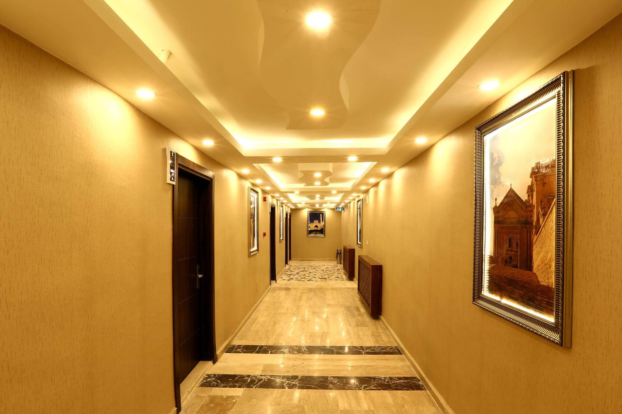 Azd House Hotel