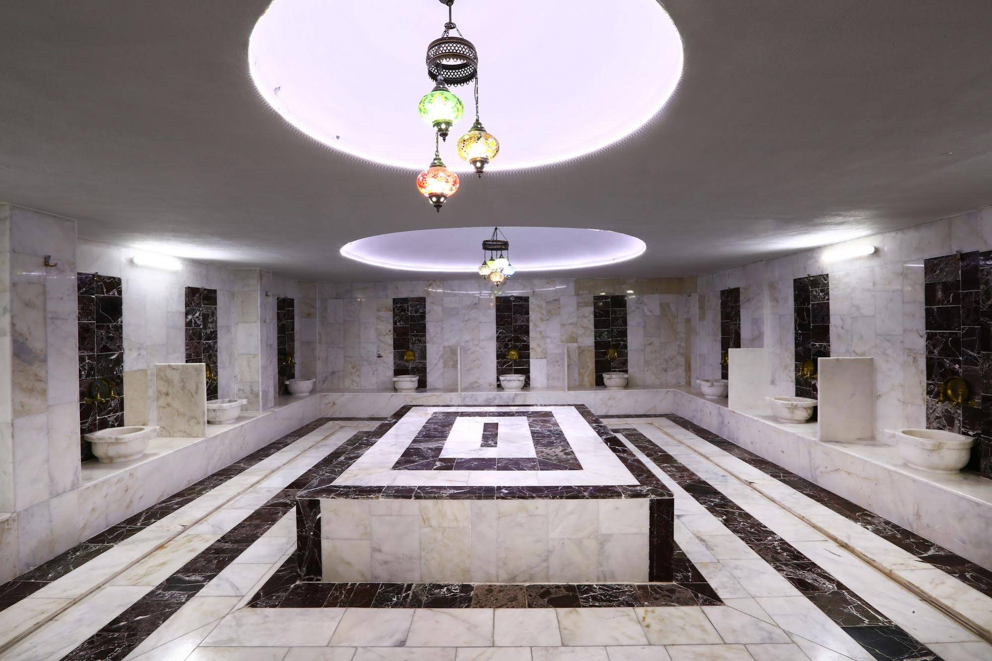 Azd House Hotel