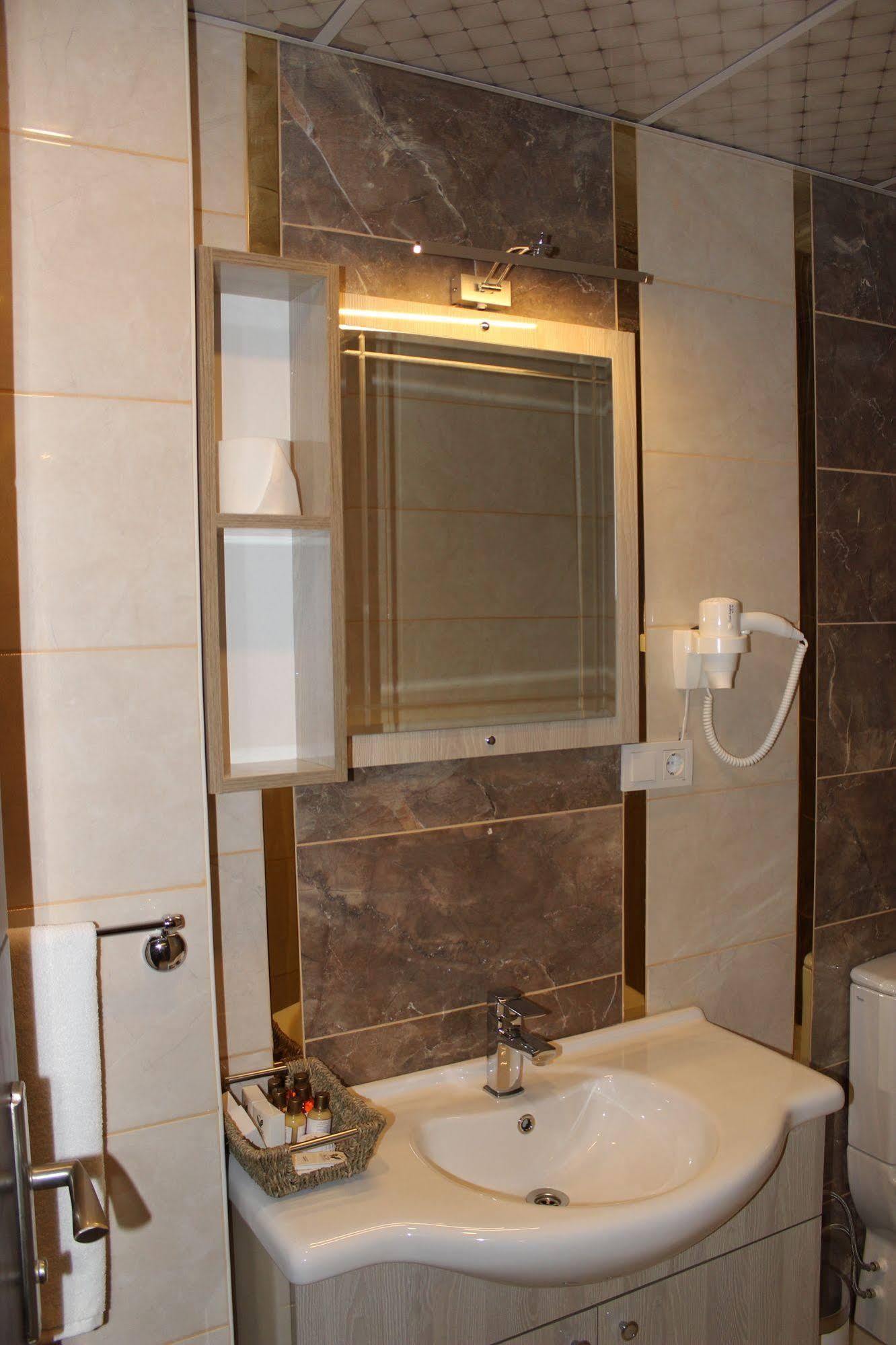 Azd House Hotel