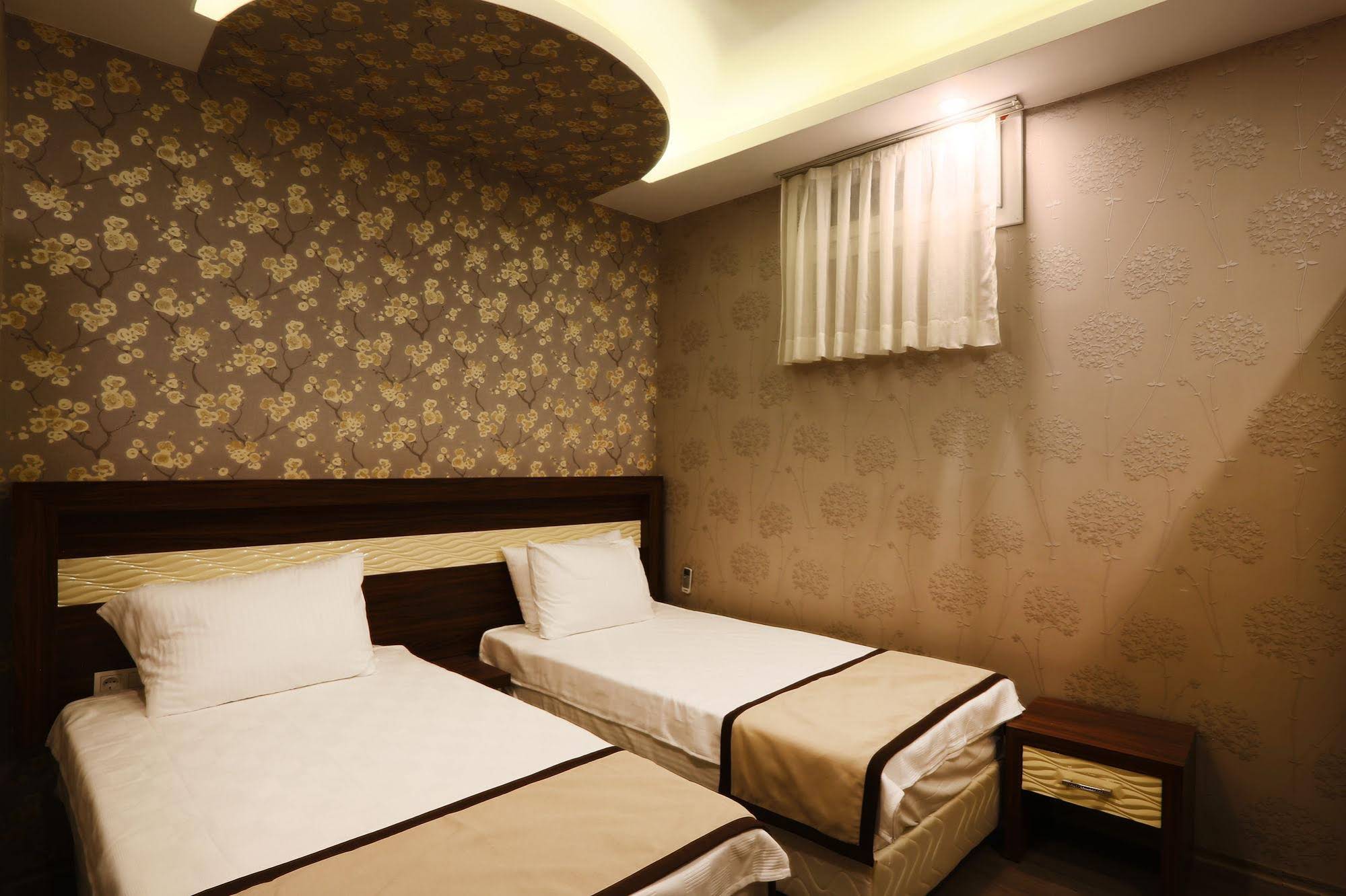 Azd House Hotel