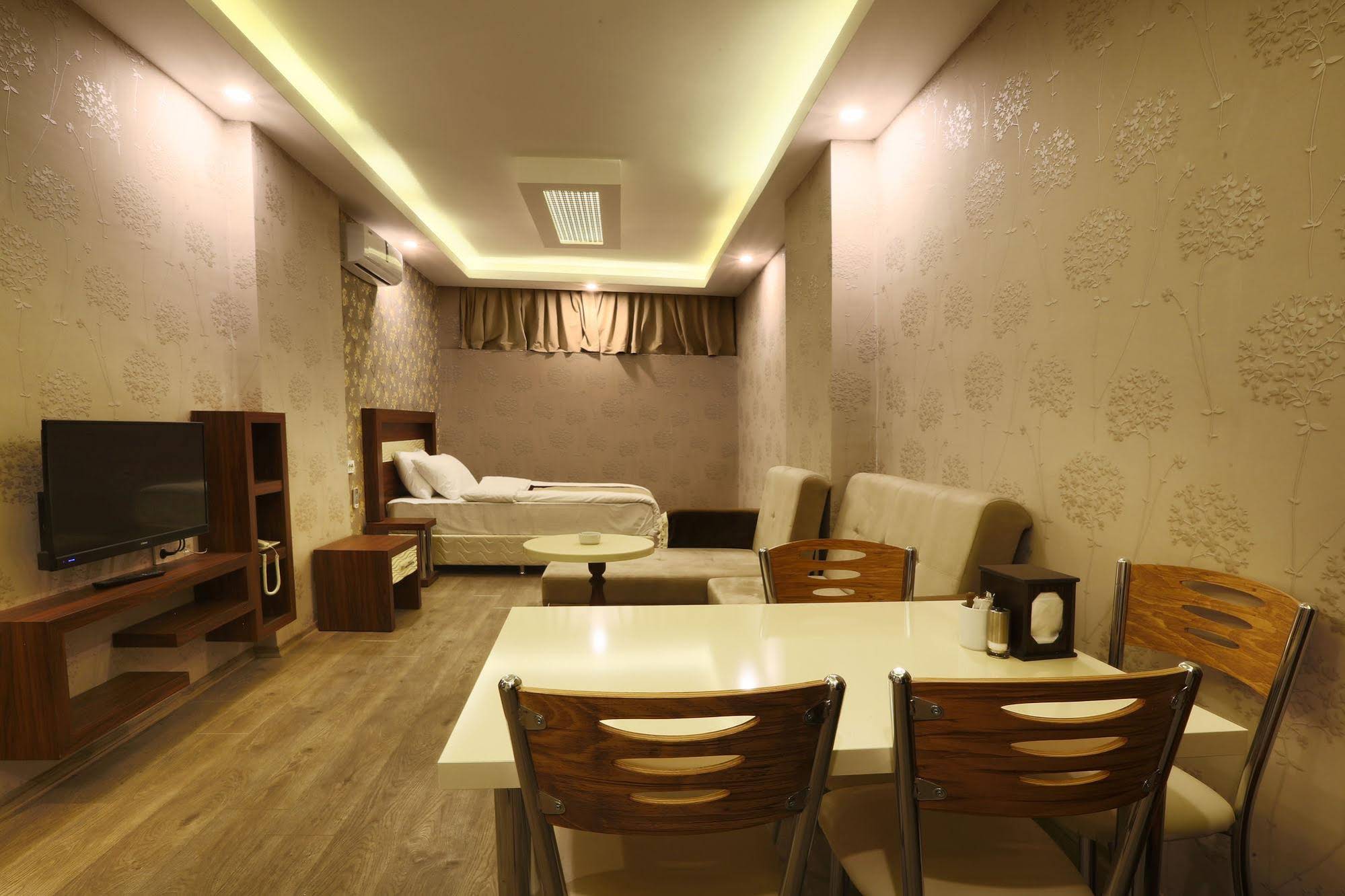 Azd House Hotel