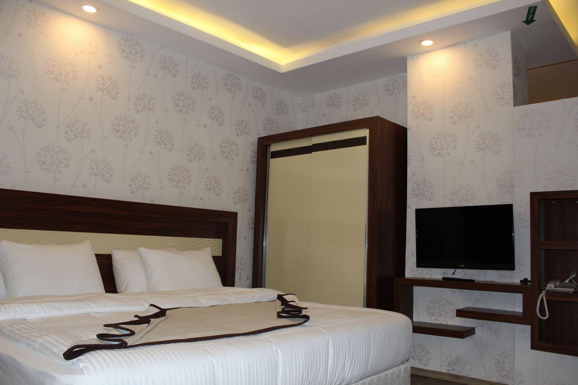 Azd House Hotel