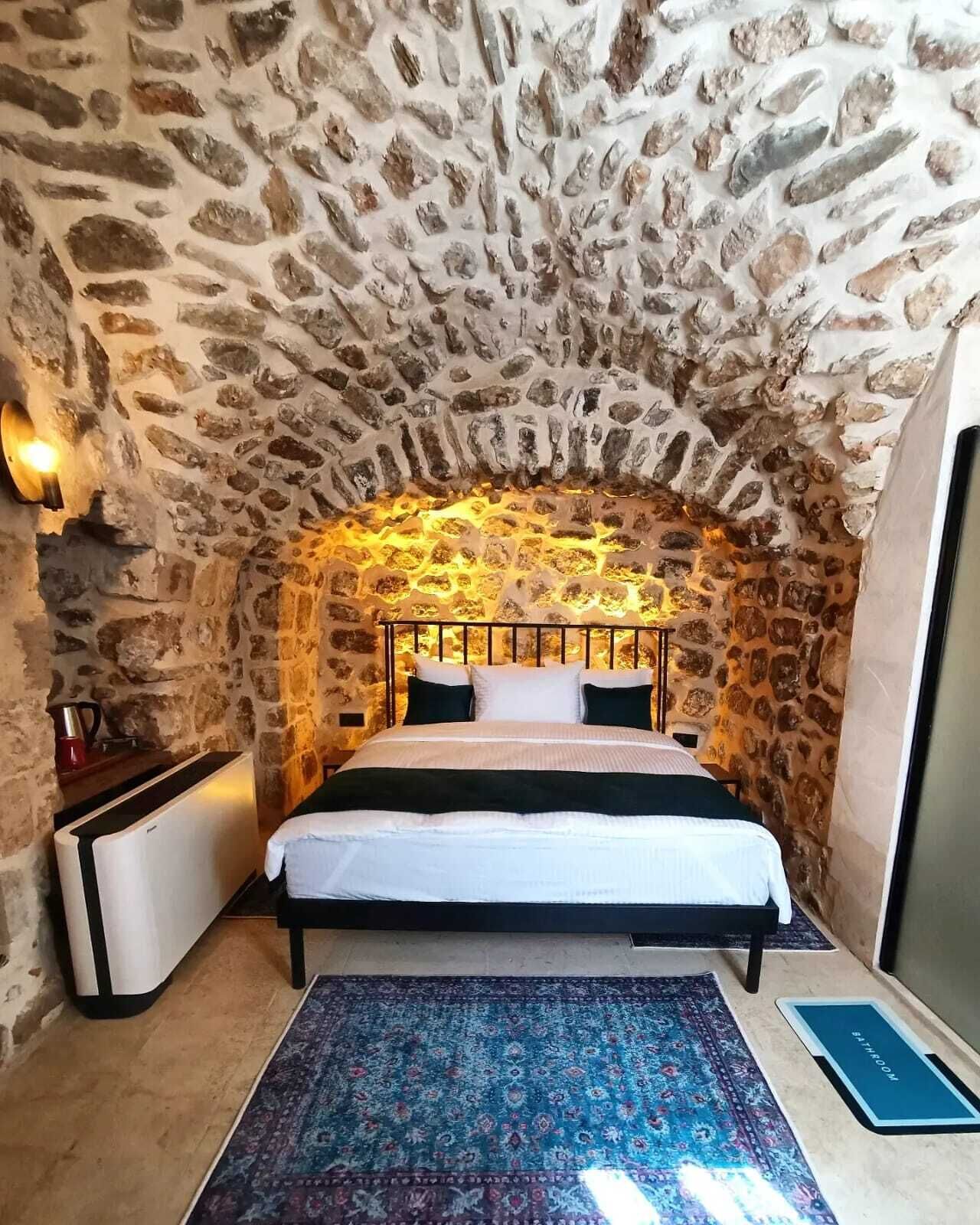 Tugmaner Small House Ajar
