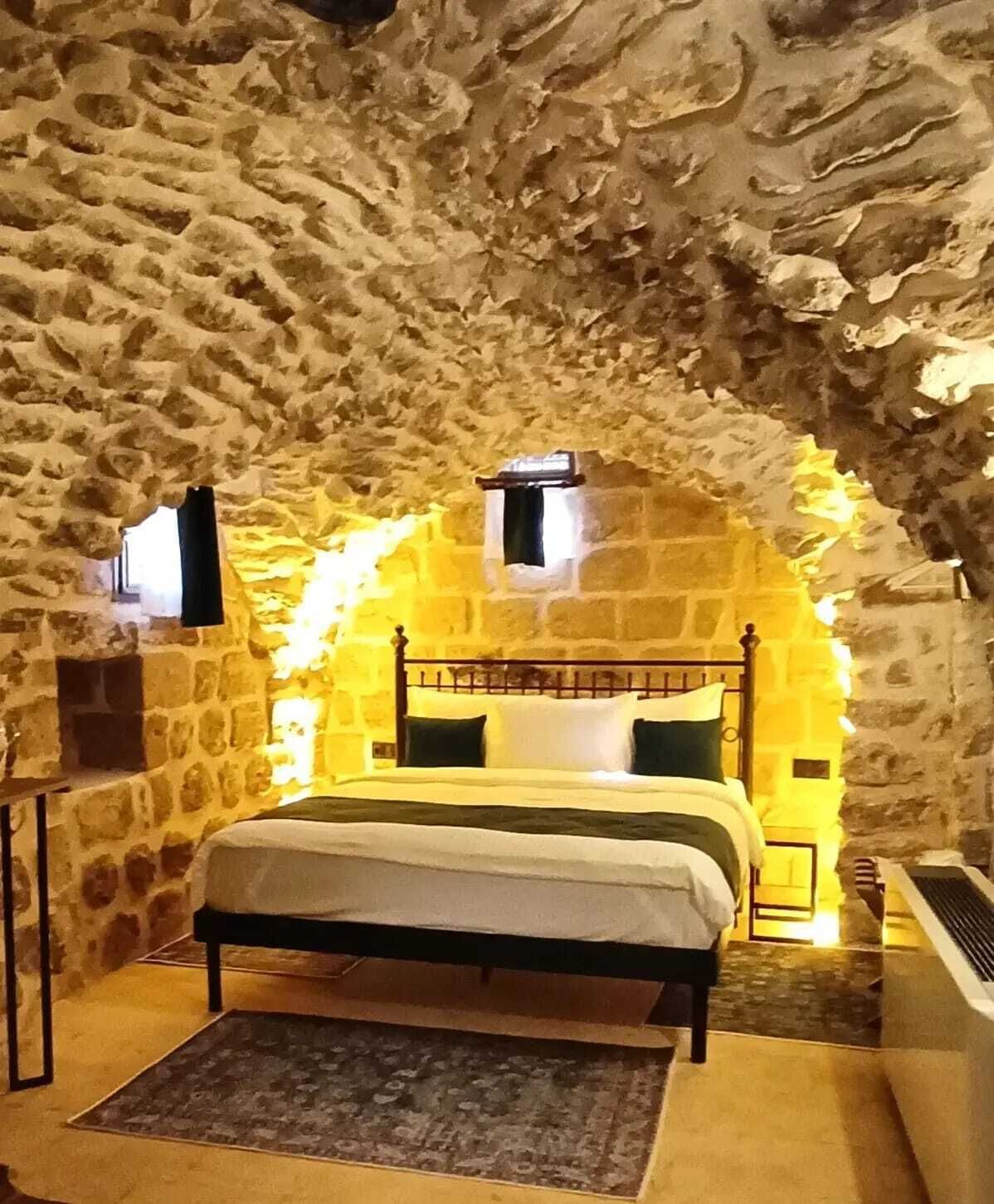Tugmaner Small House Ajar
