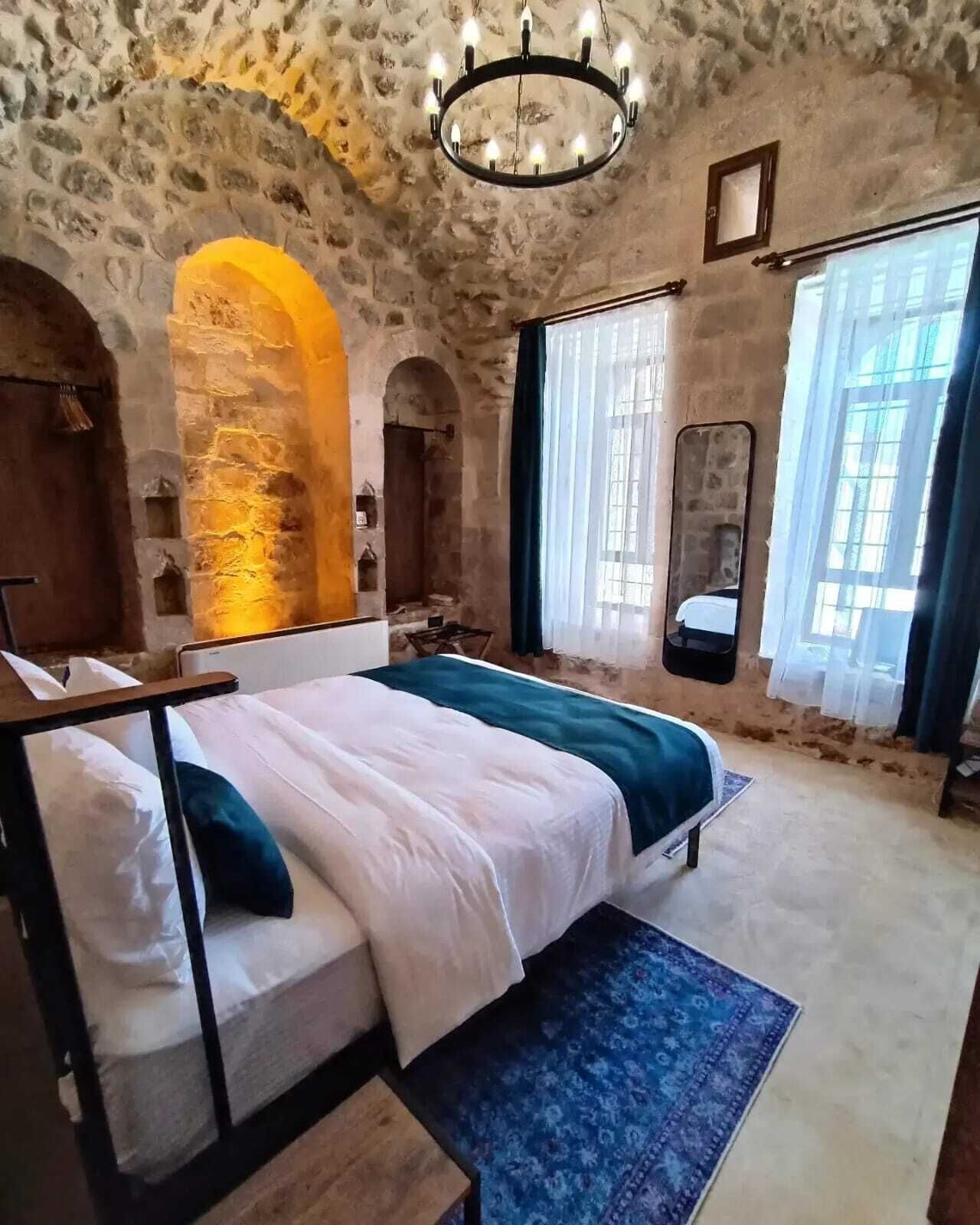 Tugmaner Small House Ajar