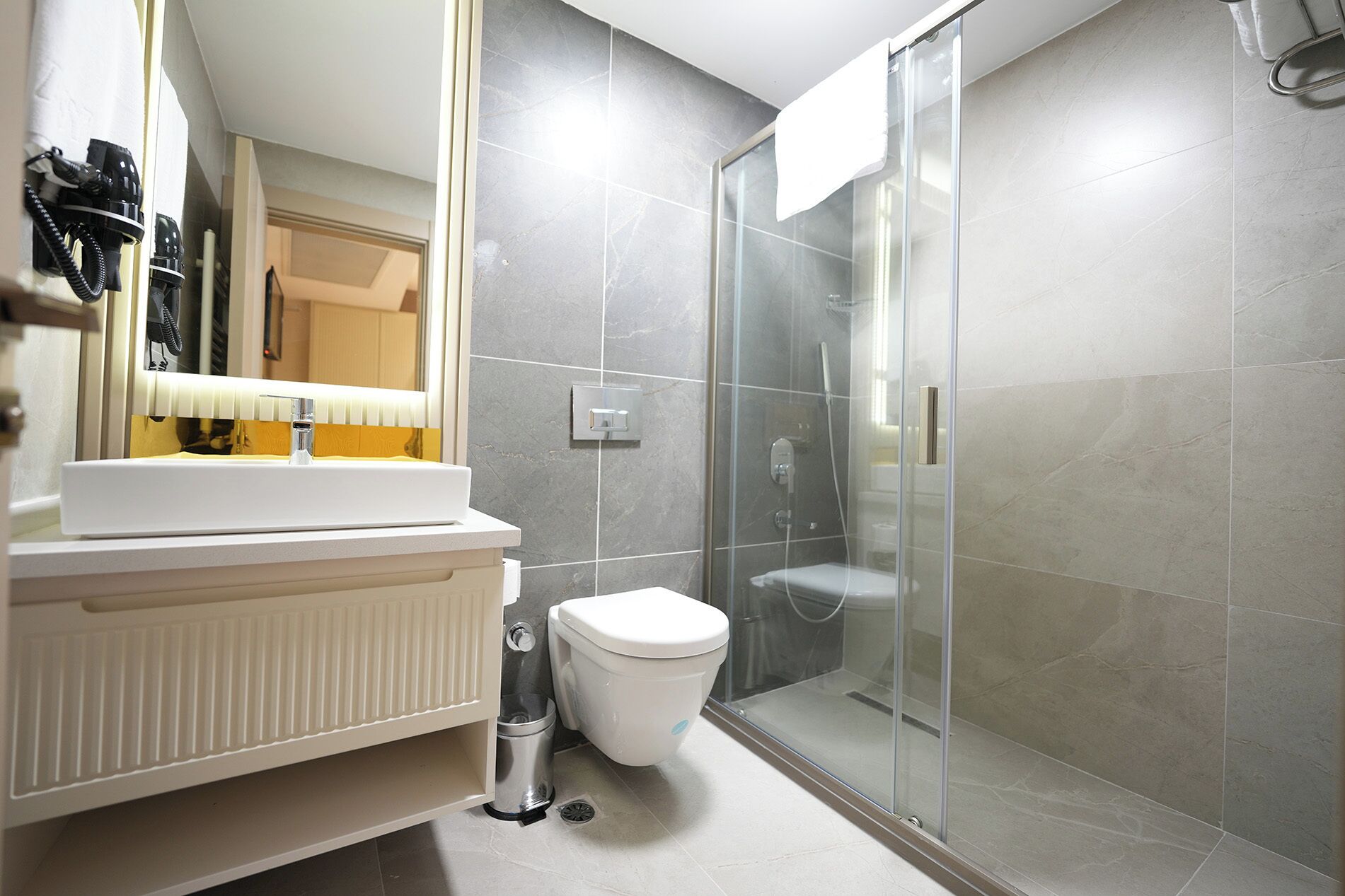 Assyria Hotel