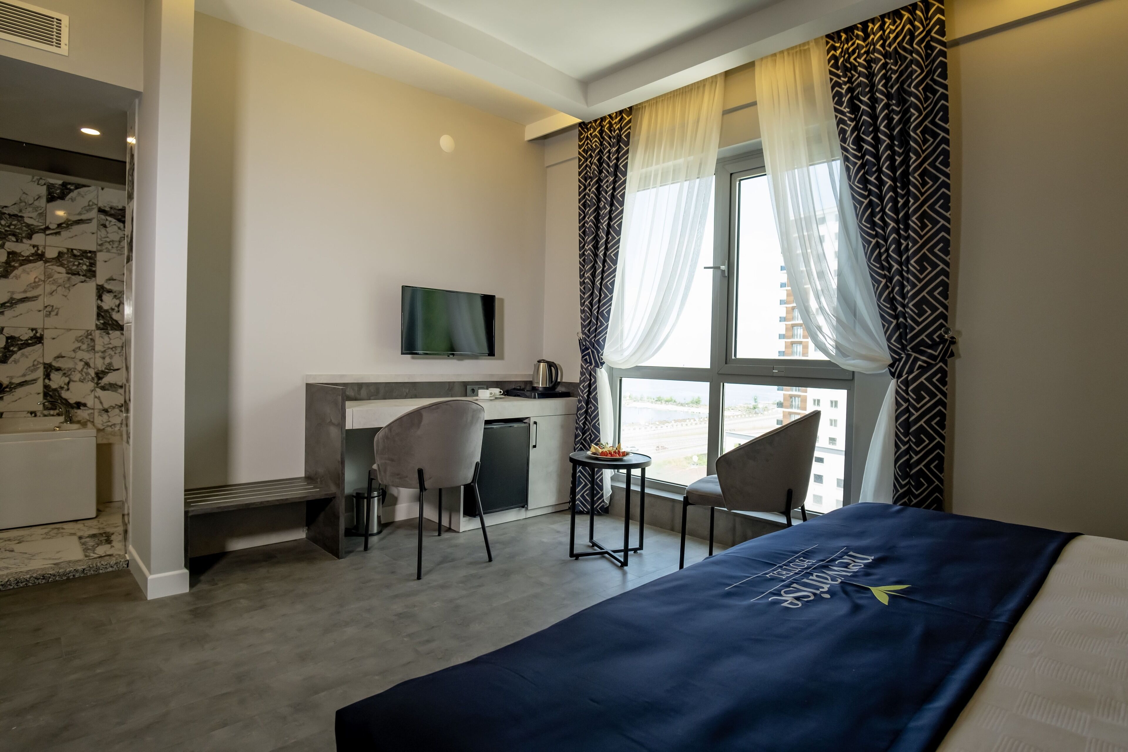 Newarise Hotel