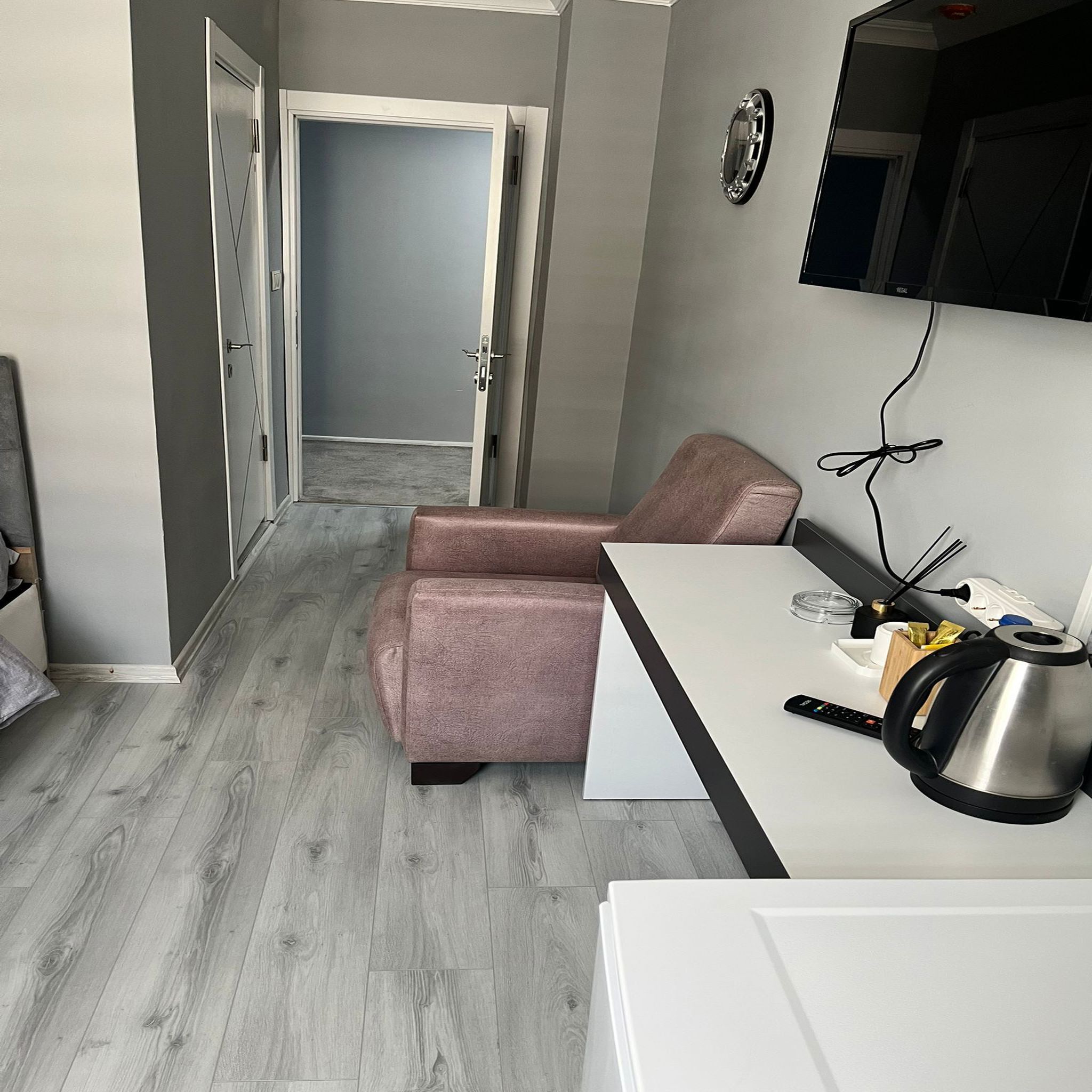 Grand White Suit Otel