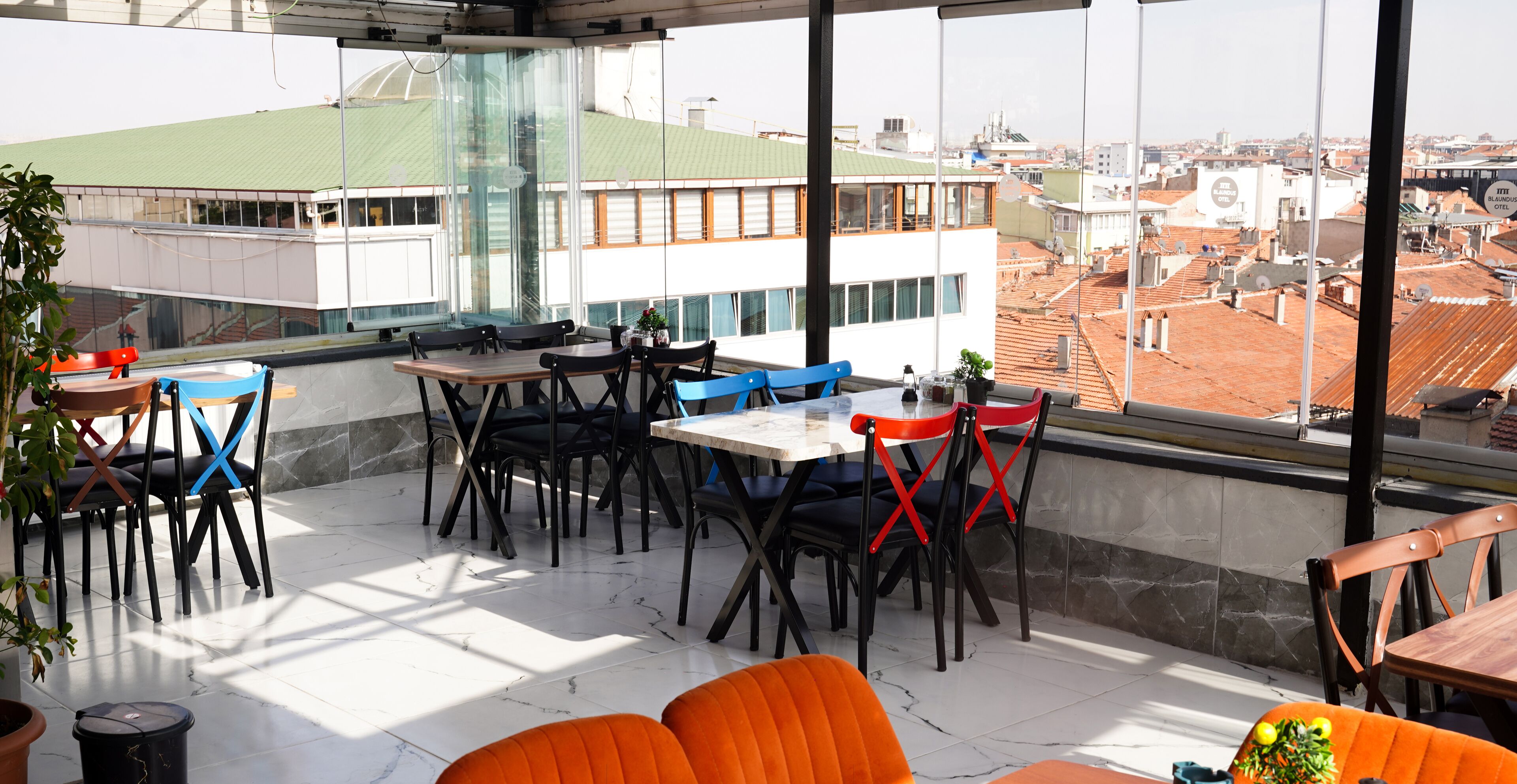 Blaundus Otel