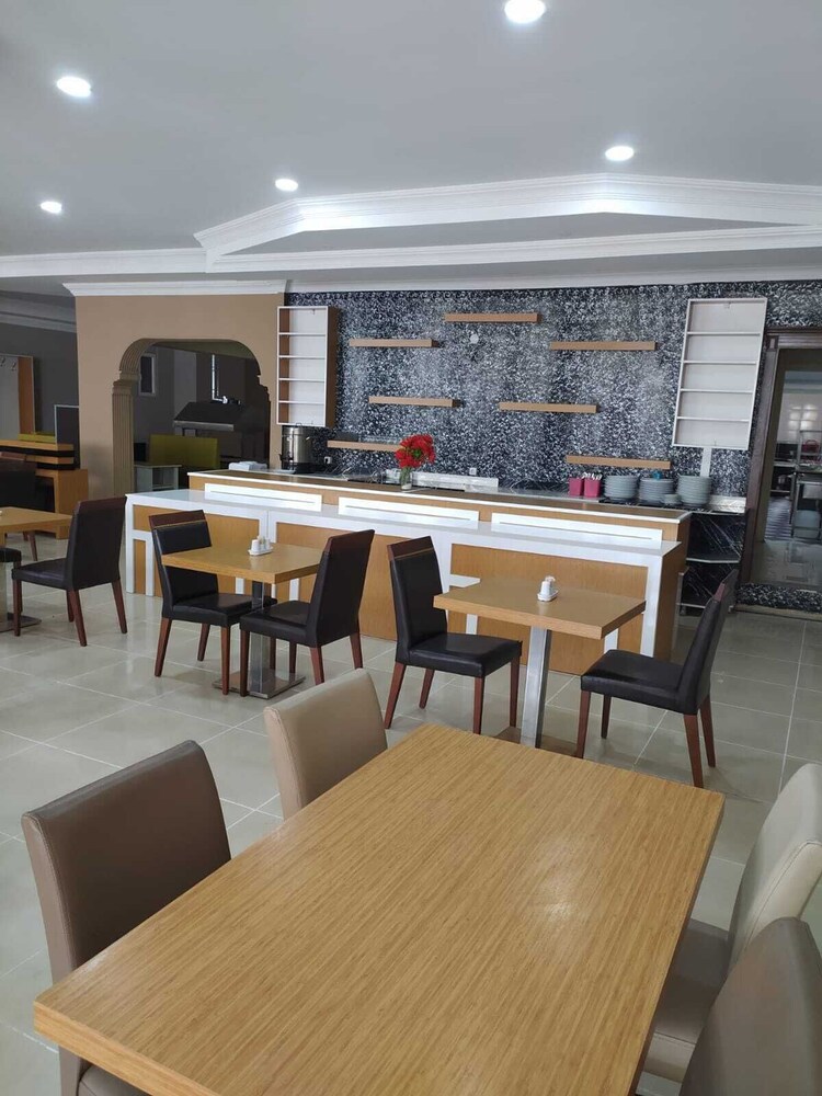 Athena Life Hotel