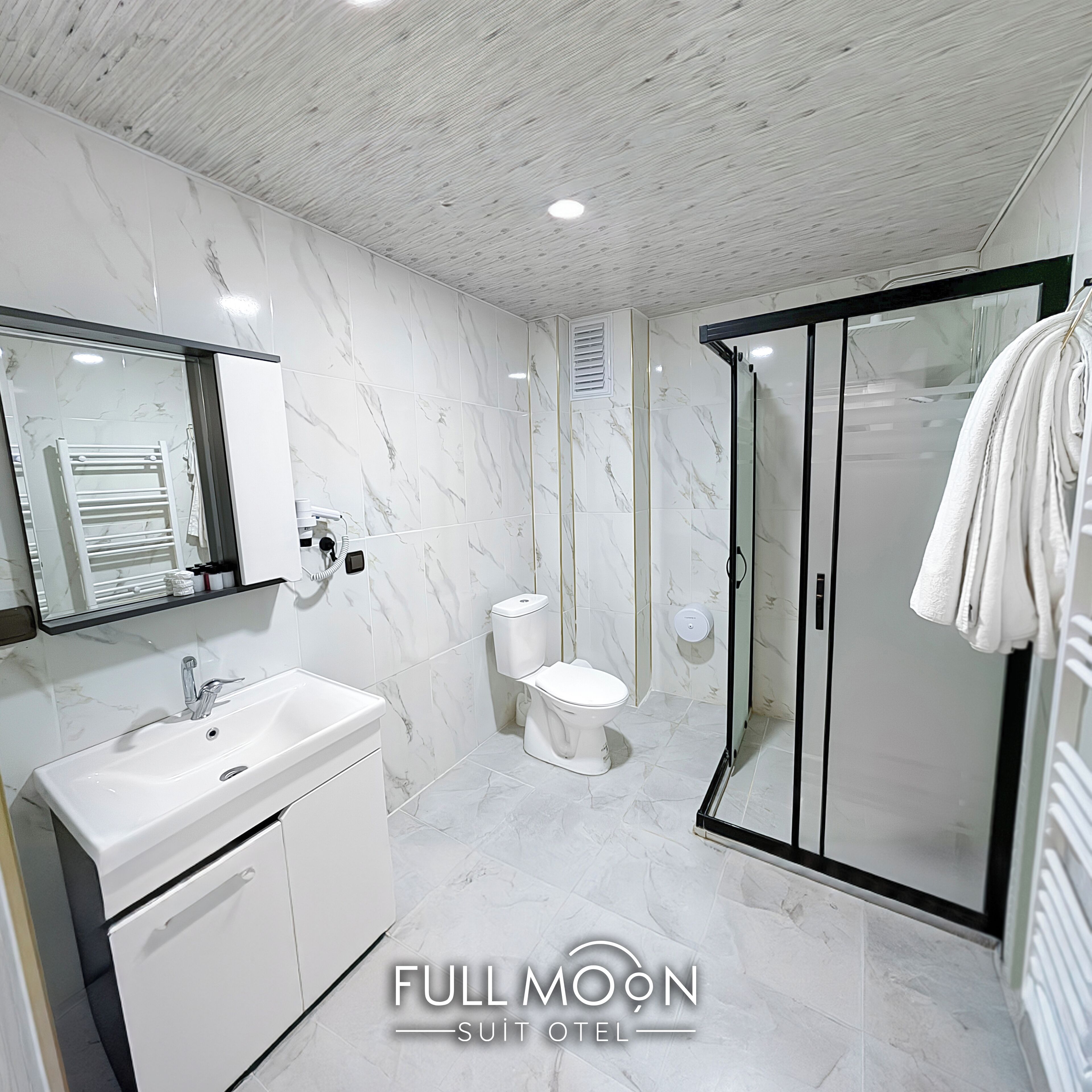 Fullmoon Suit Otel