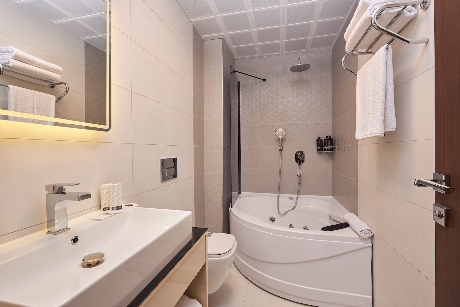 Operla Airport Hotels, Trademark Collection by Wyndham