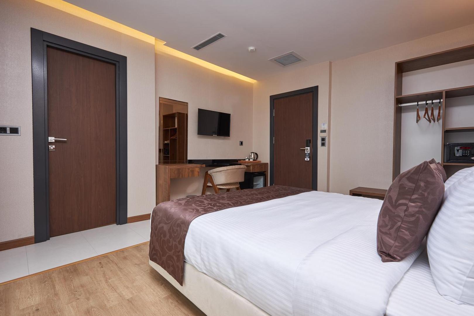 Operla Airport Hotels, Trademark Collection by Wyndham