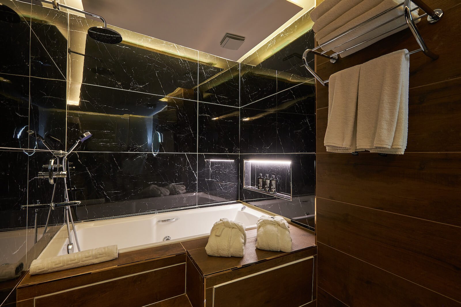 Operla Airport Hotels, Trademark Collection by Wyndham