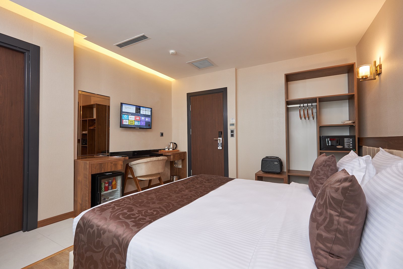 Operla Airport Hotels, Trademark Collection by Wyndham