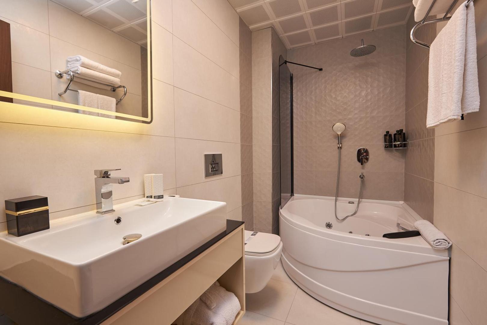 Operla Airport Hotels, Trademark Collection by Wyndham