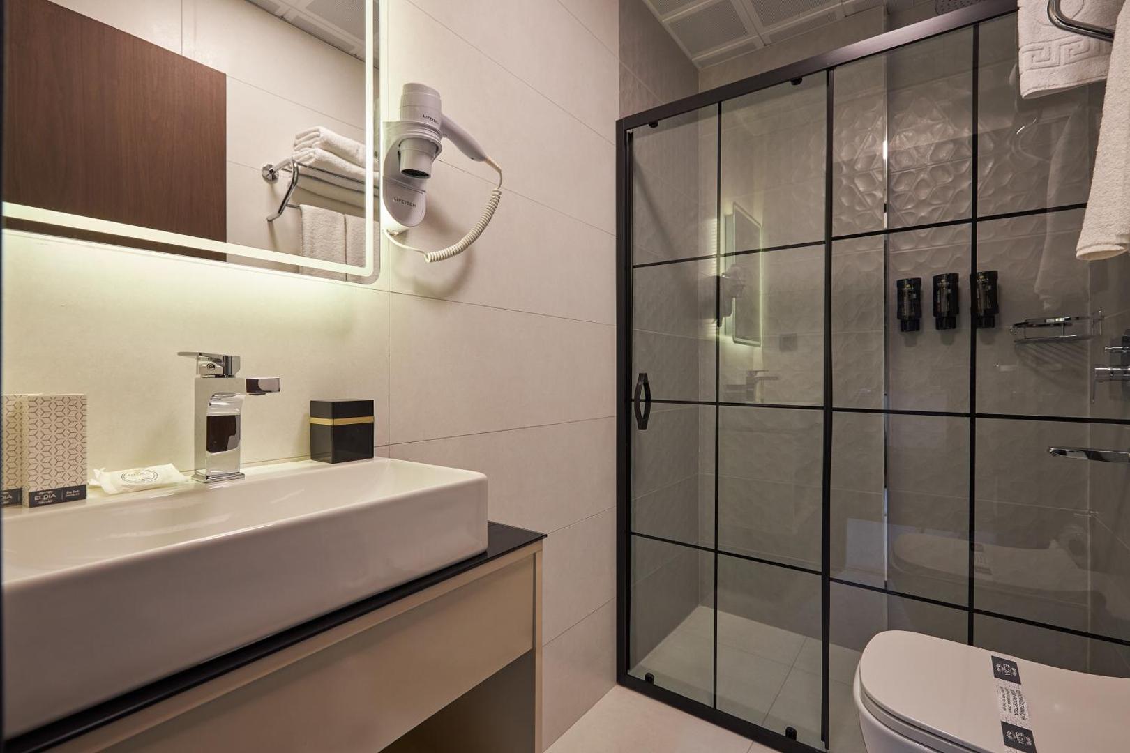 Operla Airport Hotels, Trademark Collection by Wyndham