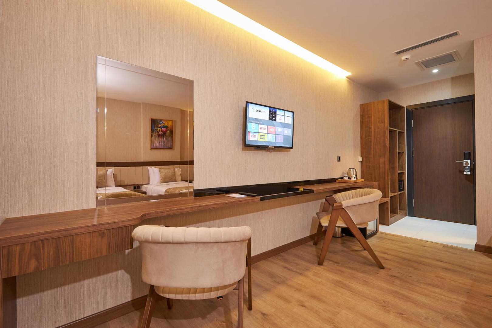 Operla Airport Hotels, Trademark Collection by Wyndham