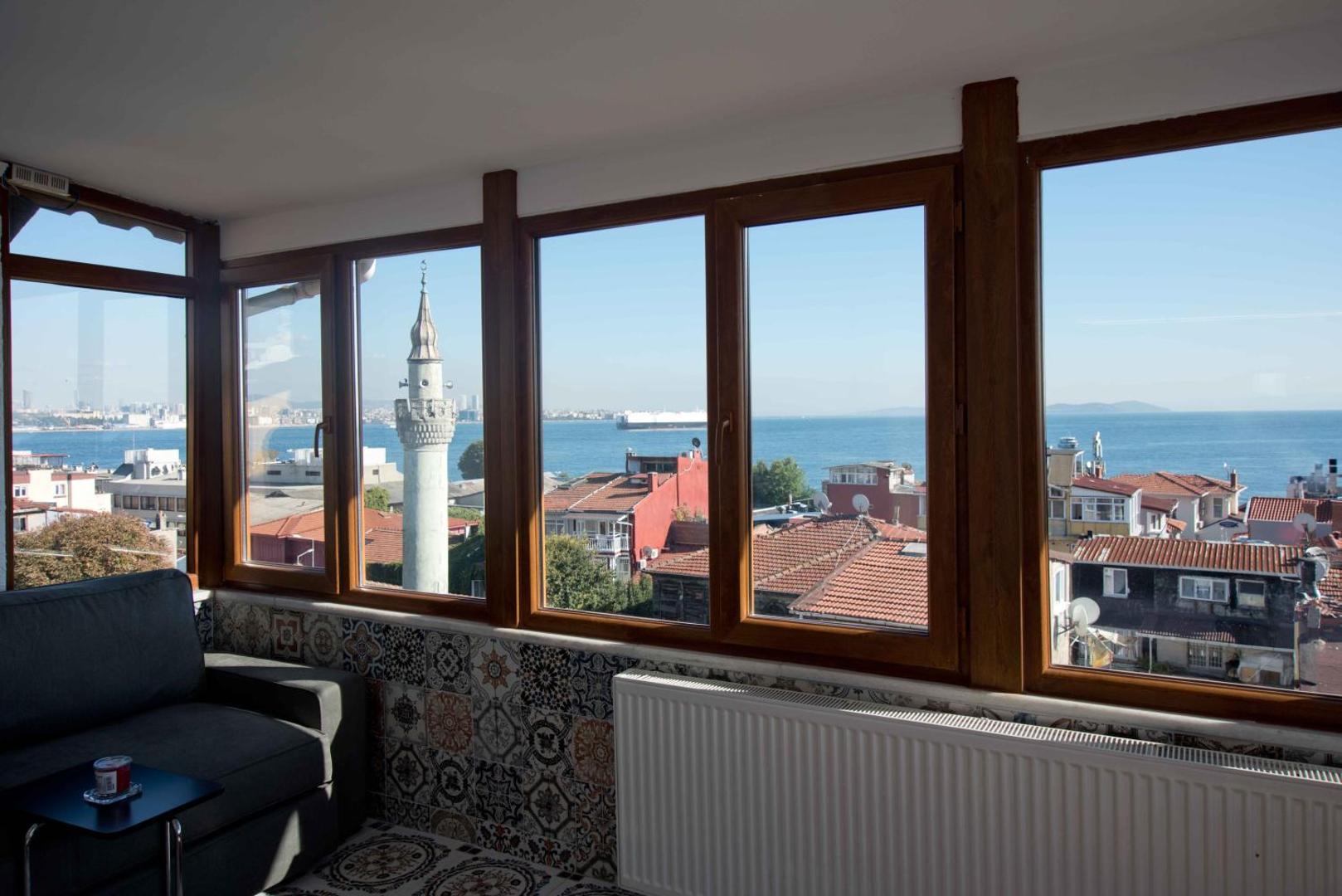 Blue Tuana Hotel